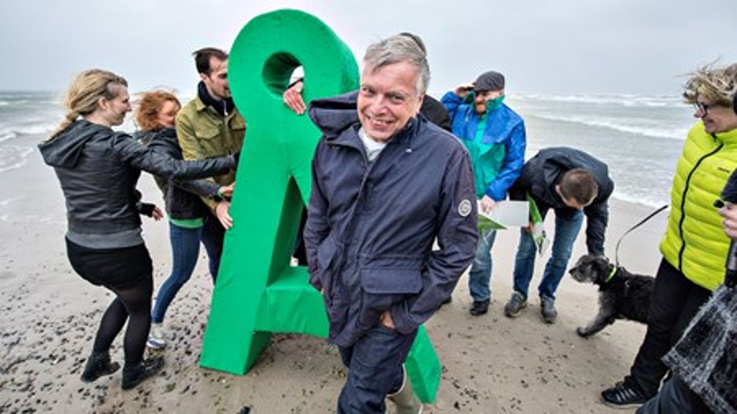 Uffe Elbæk i strid modvind. Han forventer, at der&nbsp;fremover&nbsp;kommer klimaflygtninge "i et omfang, vi slet ikke kan forestille os". <br>