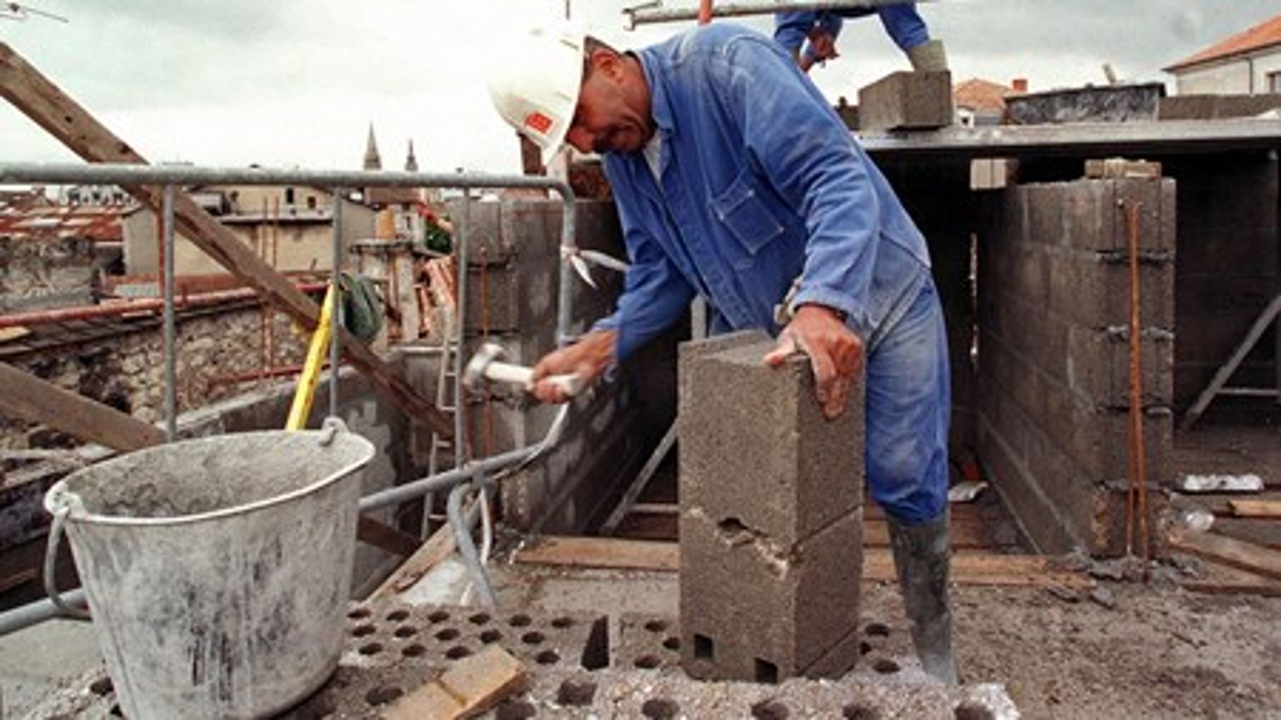 Flere socialdemokrater ønsker bedre muligheder for at trække sig tilbage fra arbejdsmarkedet, hvis man har haft et fysisk krævende job. Nu kommer deres finansordfører dem i møde.<br>