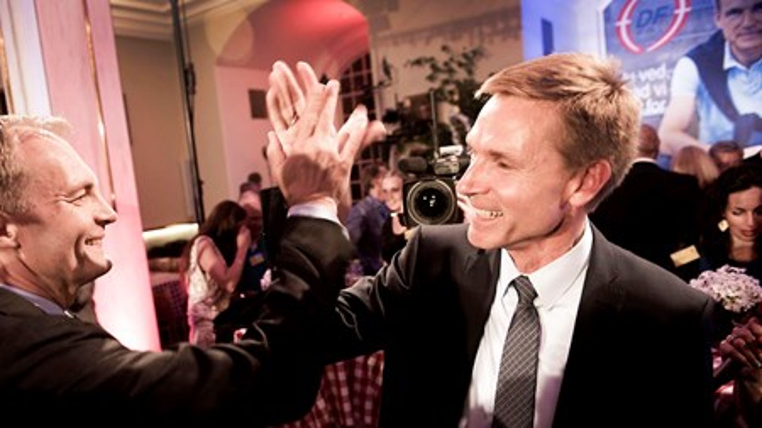 Stemningen var høj under Dansk Folkepartis valgfest på Borgen. Ikke så underligt, for i den kommende valgperiode kan DF få mere indflydelse end nogensinde før.<br>