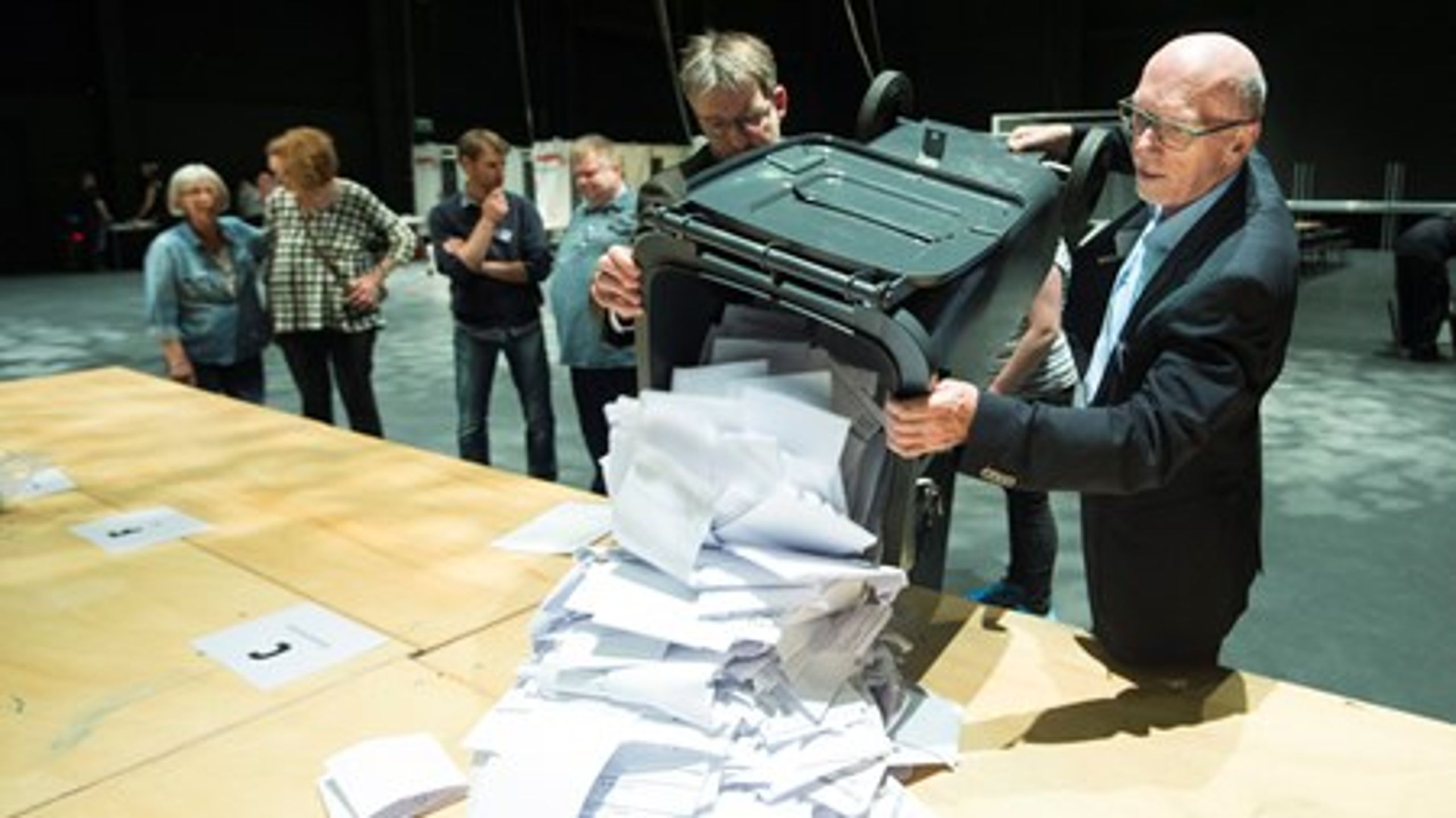 Stemmerne er klar til at blive talt op ved et af landets mange valgsteder.&nbsp;