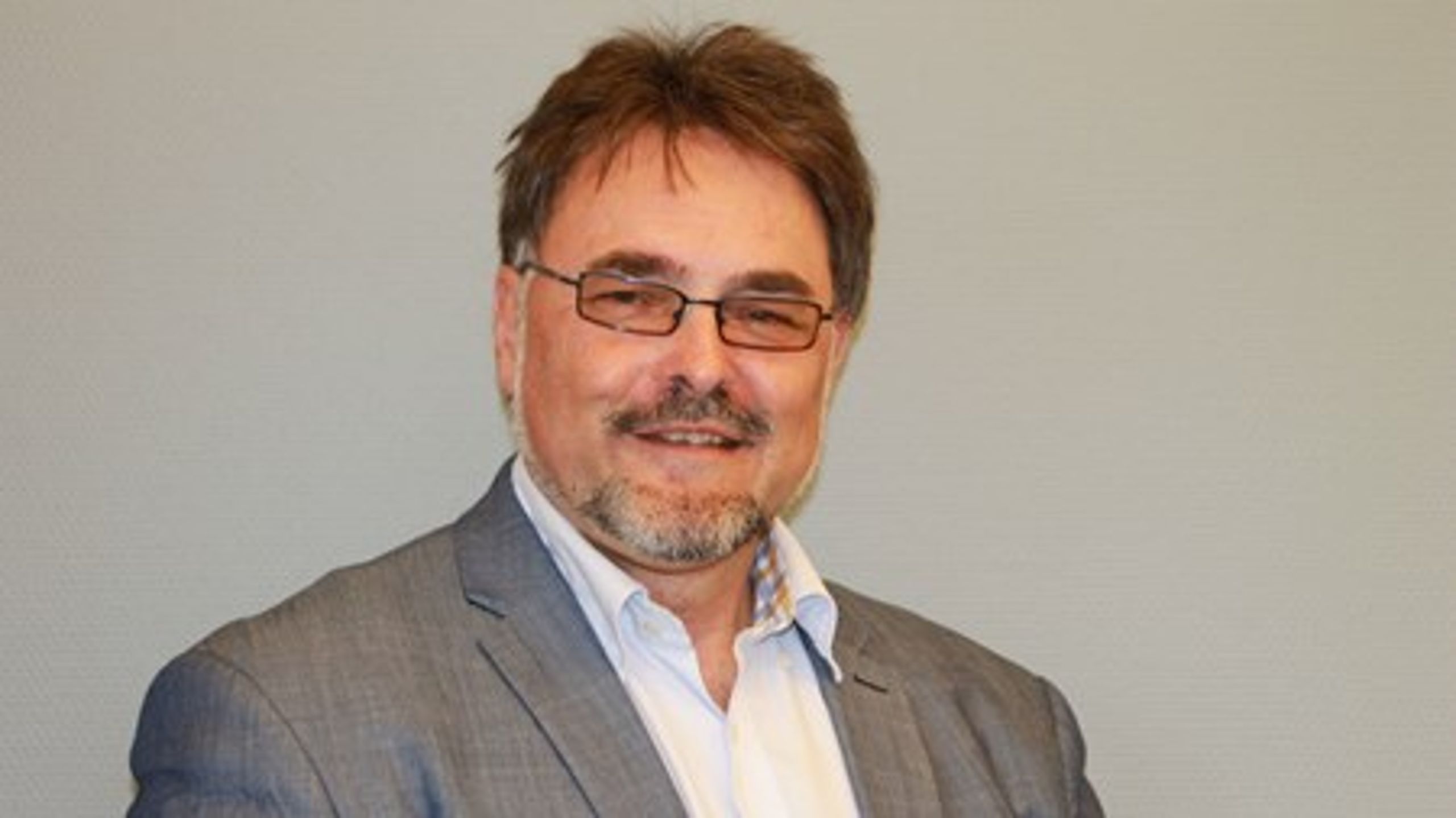 "Når KL i sin seneste status fastholder udbredelsen af velfærdsteknologi fastholder fokus på fire specifikke teknologier – vasketoiletter, loftlifte, spiserobotter og bedre brug af små hjælpemidler – savner jeg blik for helheden," skriver Ivan Kjær Lauridsen, velfærdsteknologichef i&nbsp;Aarhus Kommune.<div><br></div>