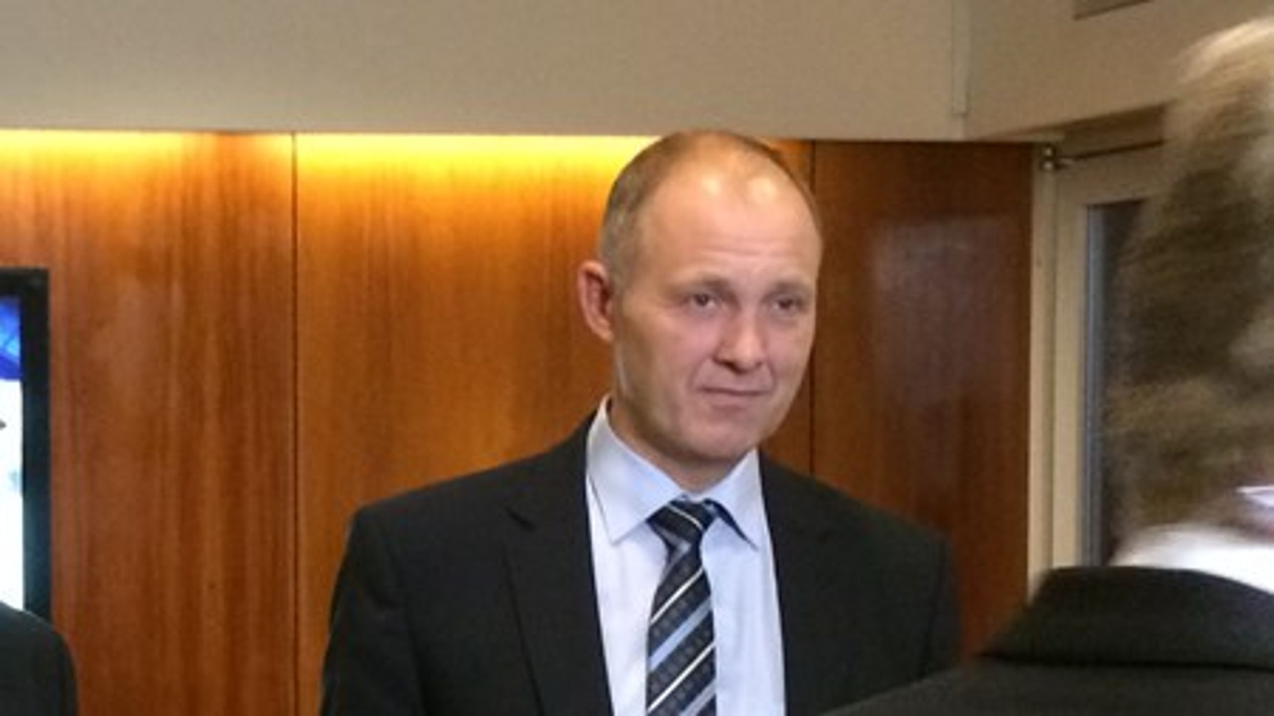 KL-formand Martin Damm (V) er meget kritisk over for det omprioriteringsbidrag, V-regeringen har skrevet ind i regeringsgrundlaget.&nbsp;