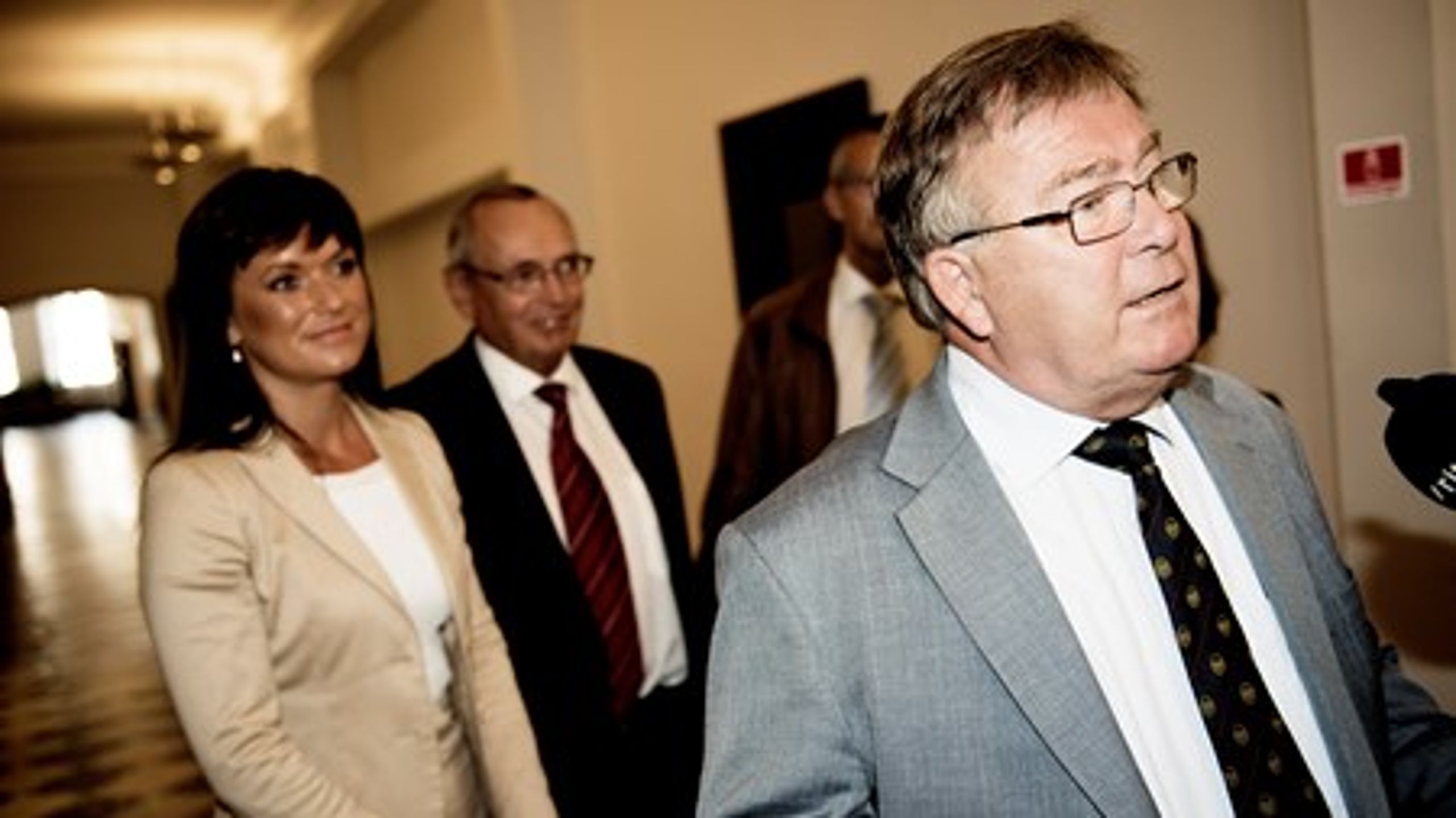 Finansminister Claus Hjort Frederiksen (V), sundhedsminister Sophie Løhde (V) og formand for Danske Regioner Bent Hansen (S) blev torsdag aften enige om&nbsp;en aftale om regionernes økonomi.&nbsp;