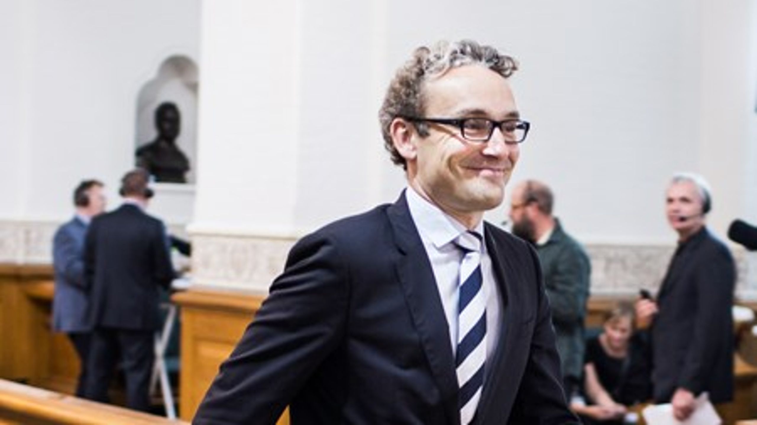 Finansordfører Ole Birk Olesen (LA) er tilfreds efter at have gransket dokumenterne bag Dong-salget.