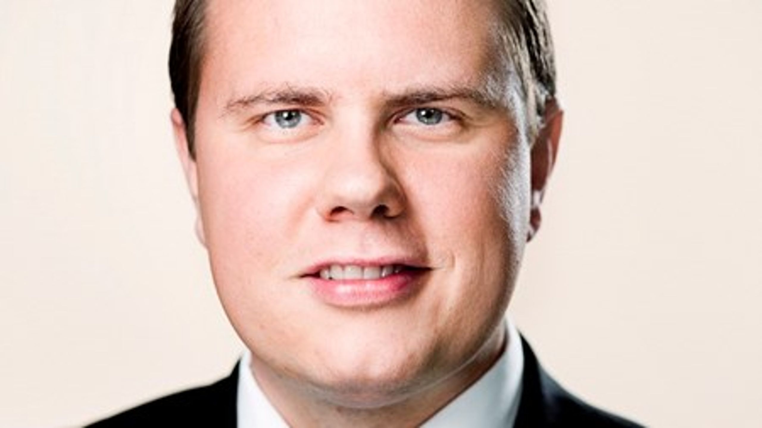 DF’s Martin Henriksen mener ikke, at
flygtninge skal særbehandles positivt, hvis de er handicappede. Ifølge ham bør
statens penge hellere gå til danskere end flygtninge – handicap eller ej.