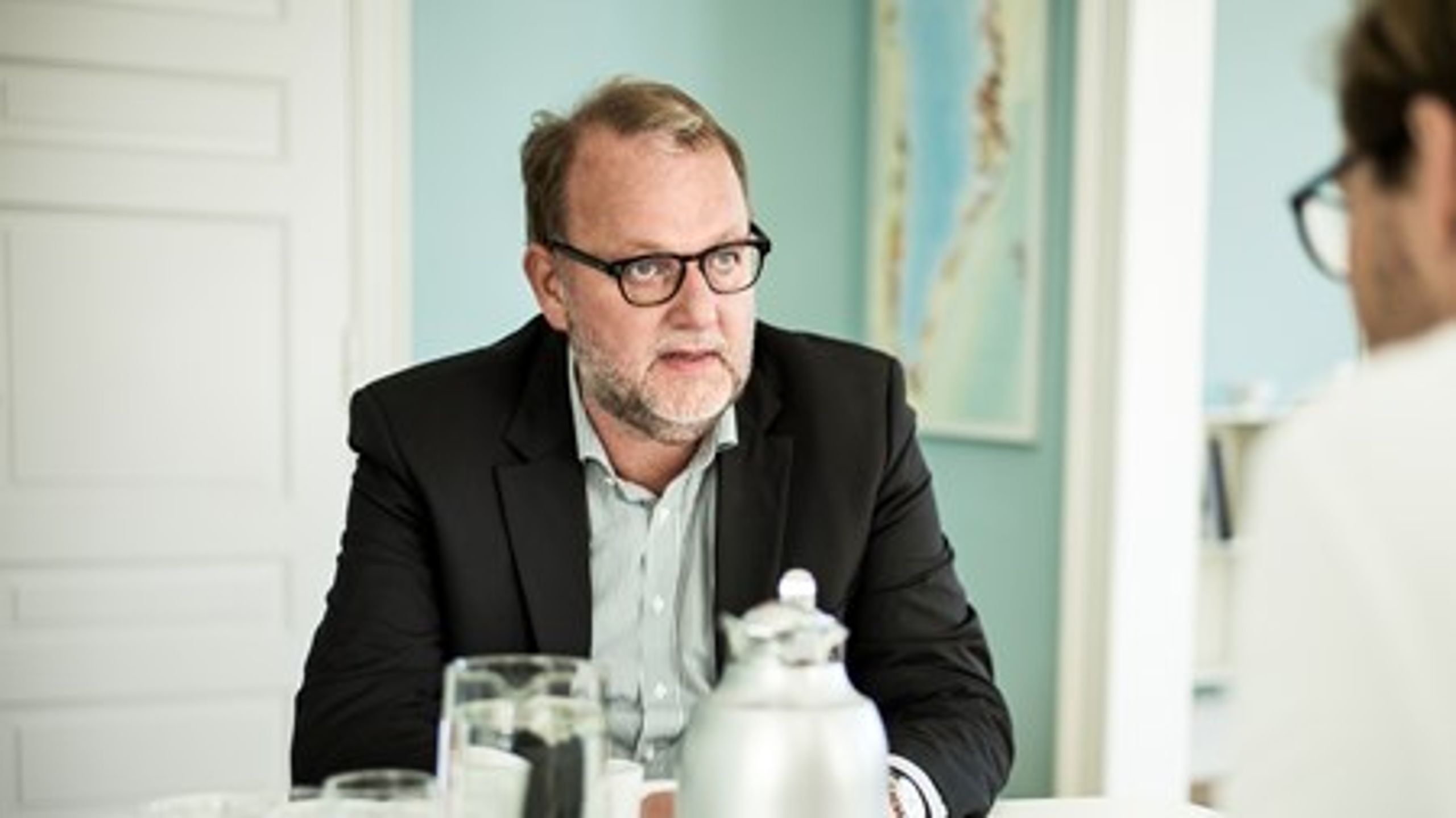 Klima- og energiminister&nbsp;Lars Christian Lilleholt (V) mener ikke, at det sender et dårligt signal op til klimatopmødet i Paris, at regeringen vil spare på klimaområdet.