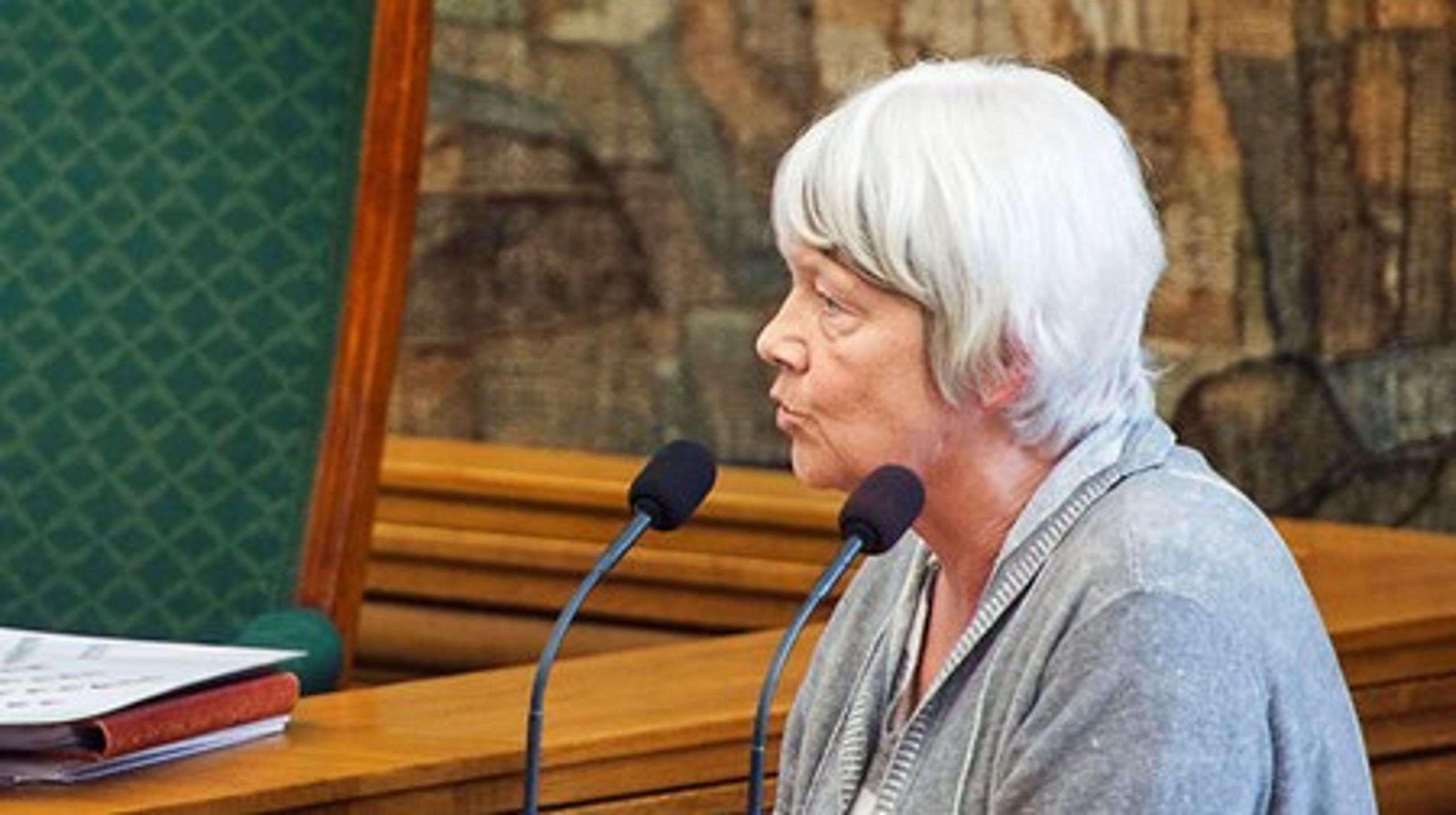 "160.000 flygtninge skal fordeles, og det kan de kun blive, hvis landene accepterer, at EU laver nogle kvoteordninger og fordeler dem efter landenes indtægter og befolkningstal," siger Alternativets Ulla Sandbæk.&nbsp;