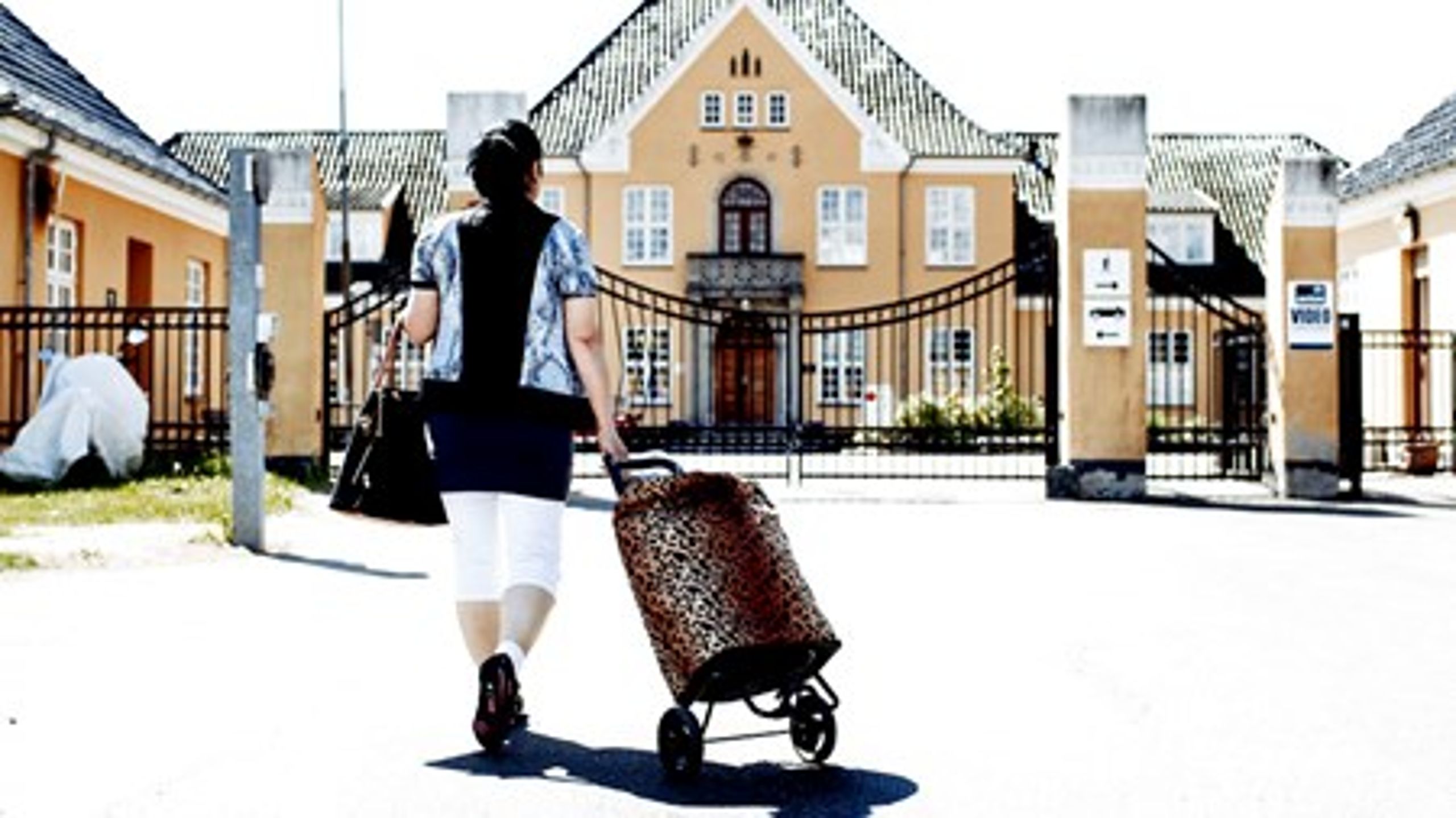 Der er bred enighed om, at indsatsen for at få&nbsp;flygtninge og indvandrere tidligere i job skal styrkes. SR-regeringen foreslog i foråret at stille krav om beskæftigelsestilbud senest tre måneder efter ankomsten til Danmark.