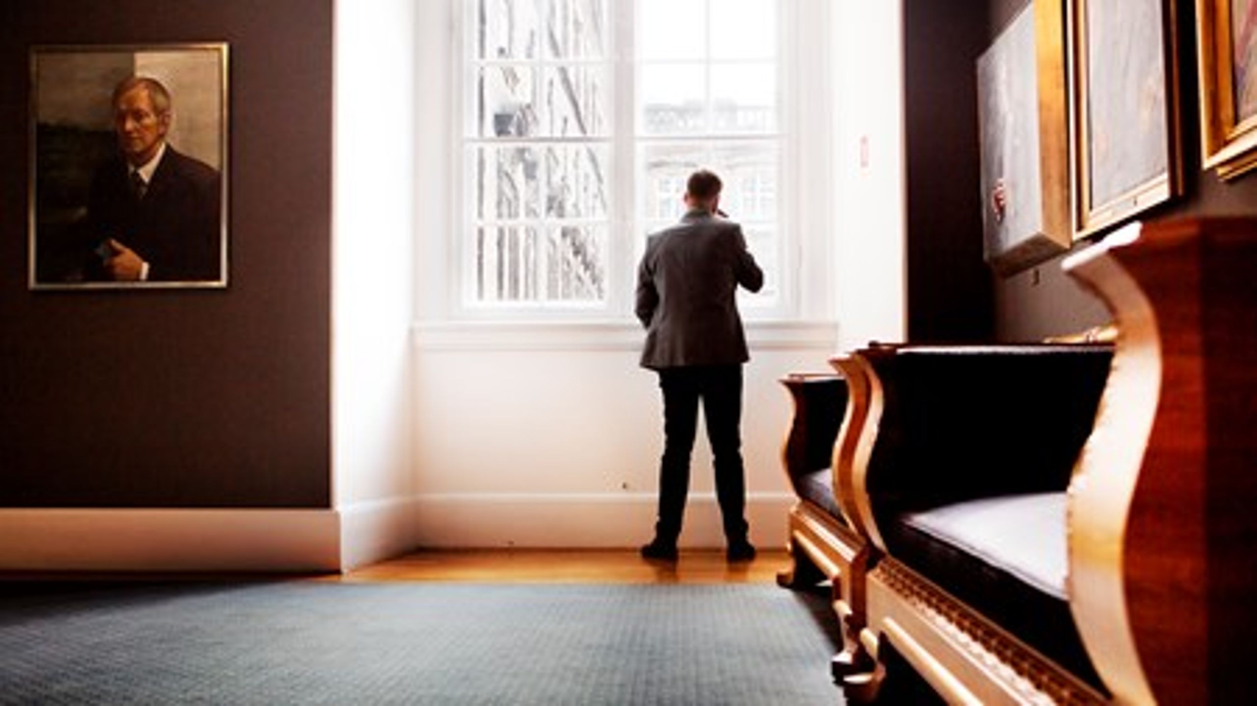 De senere år har der været stillet spørgsmålstegn ved, om&nbsp;embedsmændene holder fagligheden for lidt i hævd over for ministrenes politiske ønsker. Derfor blev Bo Smith-udvalget i maj 2014 nedsat til at give den offentlige forvaltning et grundigt eftersyn.