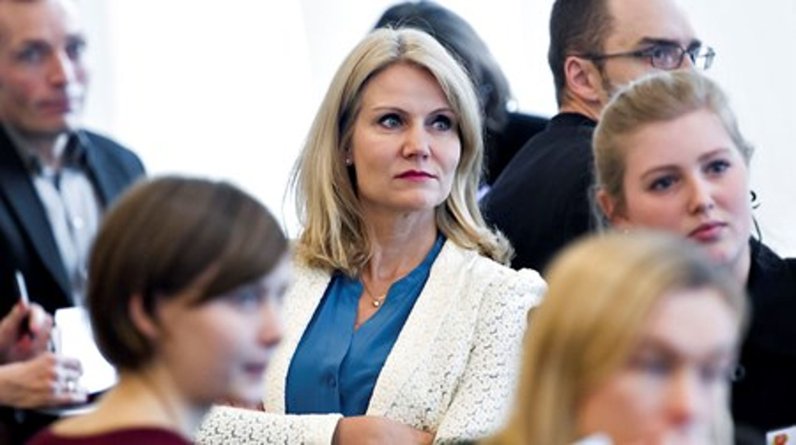 Helle Thorning-Schmidt har fået endnu&nbsp;en modkandidat til posten som FN's nye flygtningehøjkommissær.&nbsp;