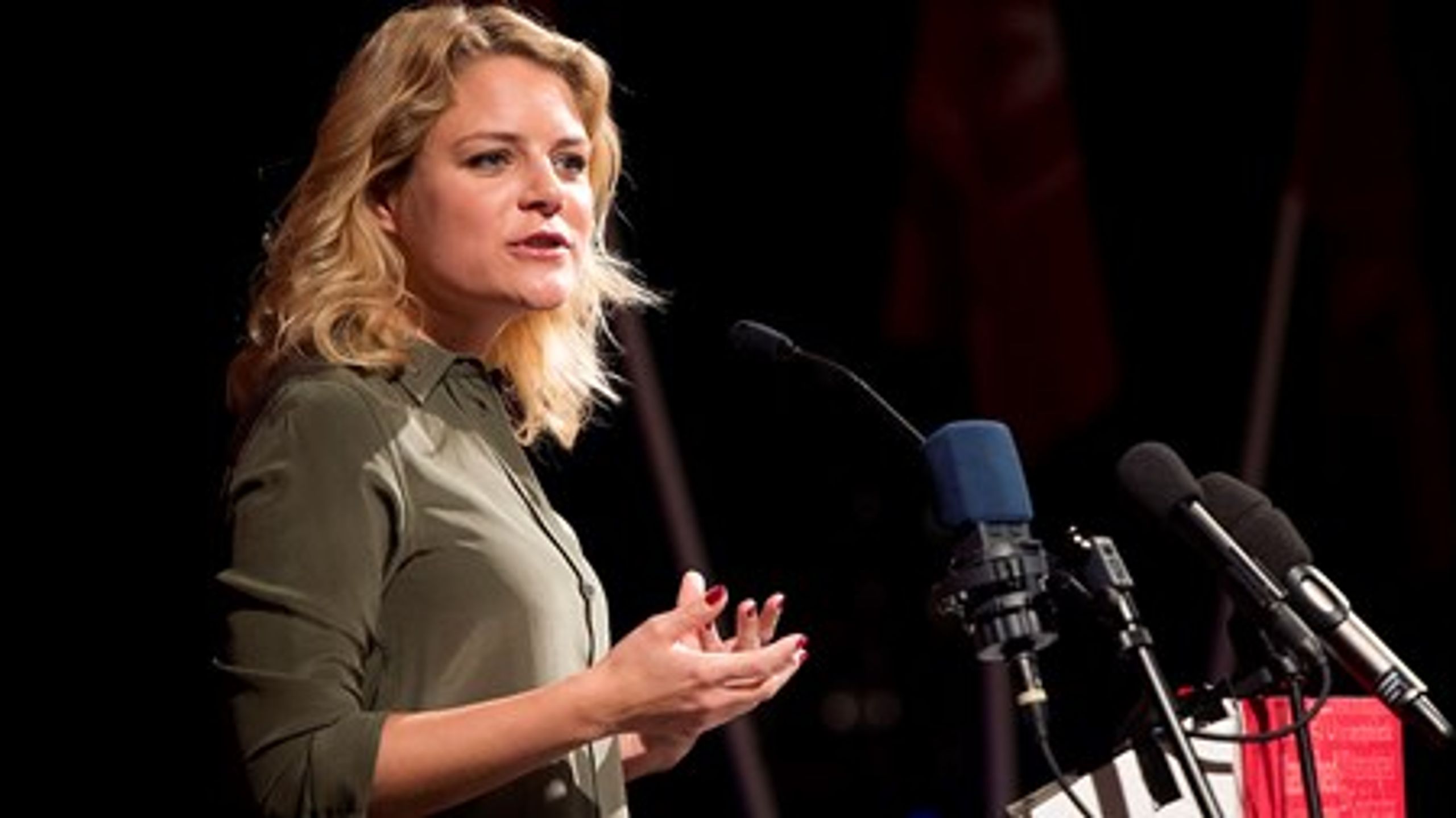 Johanne Schmidt-Nielsen, Enhedslistens politiske ordfører, lagde i sin landsmødetale stor vægt på at tale direkte til Dansk Folkepartis formand Kristian Thulesen Dahl. Netop Dansk Folkeparti er omdrejningspunkt for flere af de muligheder, Enhedslisten har for at få resultater. <br>