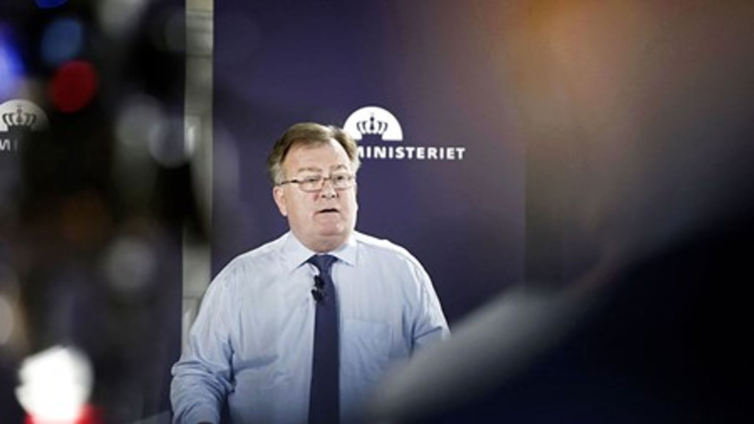 Finansminister Claus Hjort Frederiksen (V) præsenterede tirsdag en finanslov, hvor forskning og uddannelse kommer til at bære nogle af de største besparelser. I alt løber besparelsen op i omkring 1,8 milliarder kroner næste <br>år.<br>