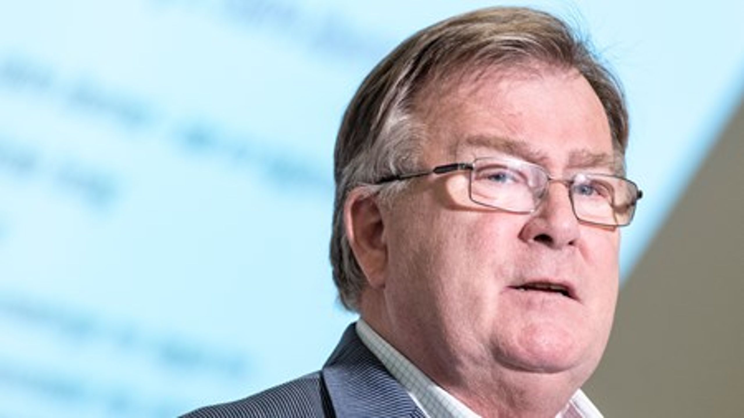 Finansminister Claus Hjort Frederiksen (V) lægger op til stramme prioriteringer i finanslovforslaget. Regeringens forslag om at skære i boligydelsen møder dog modstand fra både Ældre Sagen og i det parlamentariske bagland.<br>