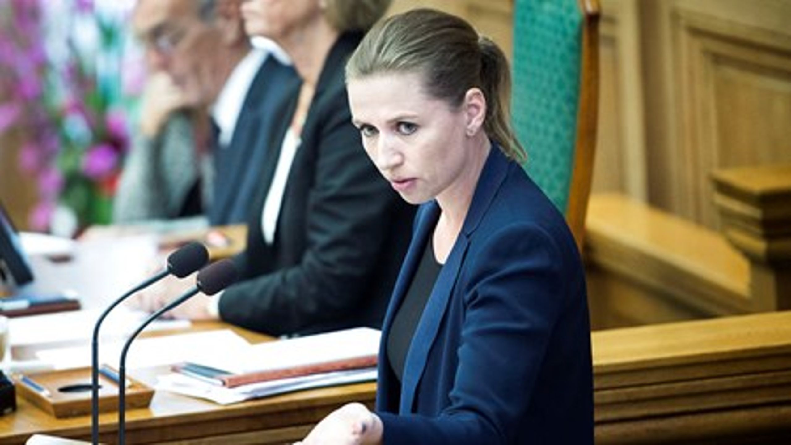 Mette Frederiksen slog ved Folketingets åbningsdebat fast, at der skal bruges flere penge på et nyt dagpengesystem, hvis Socialdemokraterne skal være med i aftalen.&nbsp;