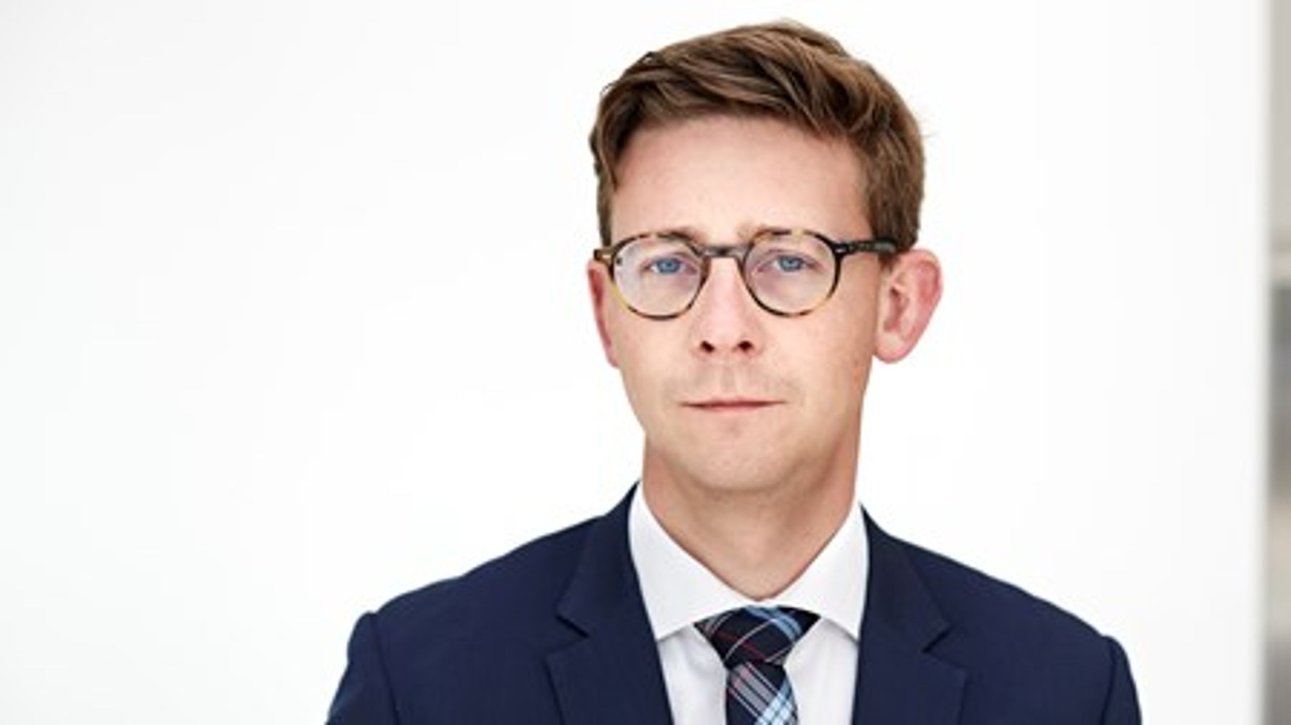 Skatteminister Karsten Lauritzen (V) er tavs om, hvorvidt&nbsp;regeringen stadig er klar til at skrotte SR-regeringens ejendomsvurderningssystem. Til foråret vil ministeren stille med et lovforslag. <br><br>