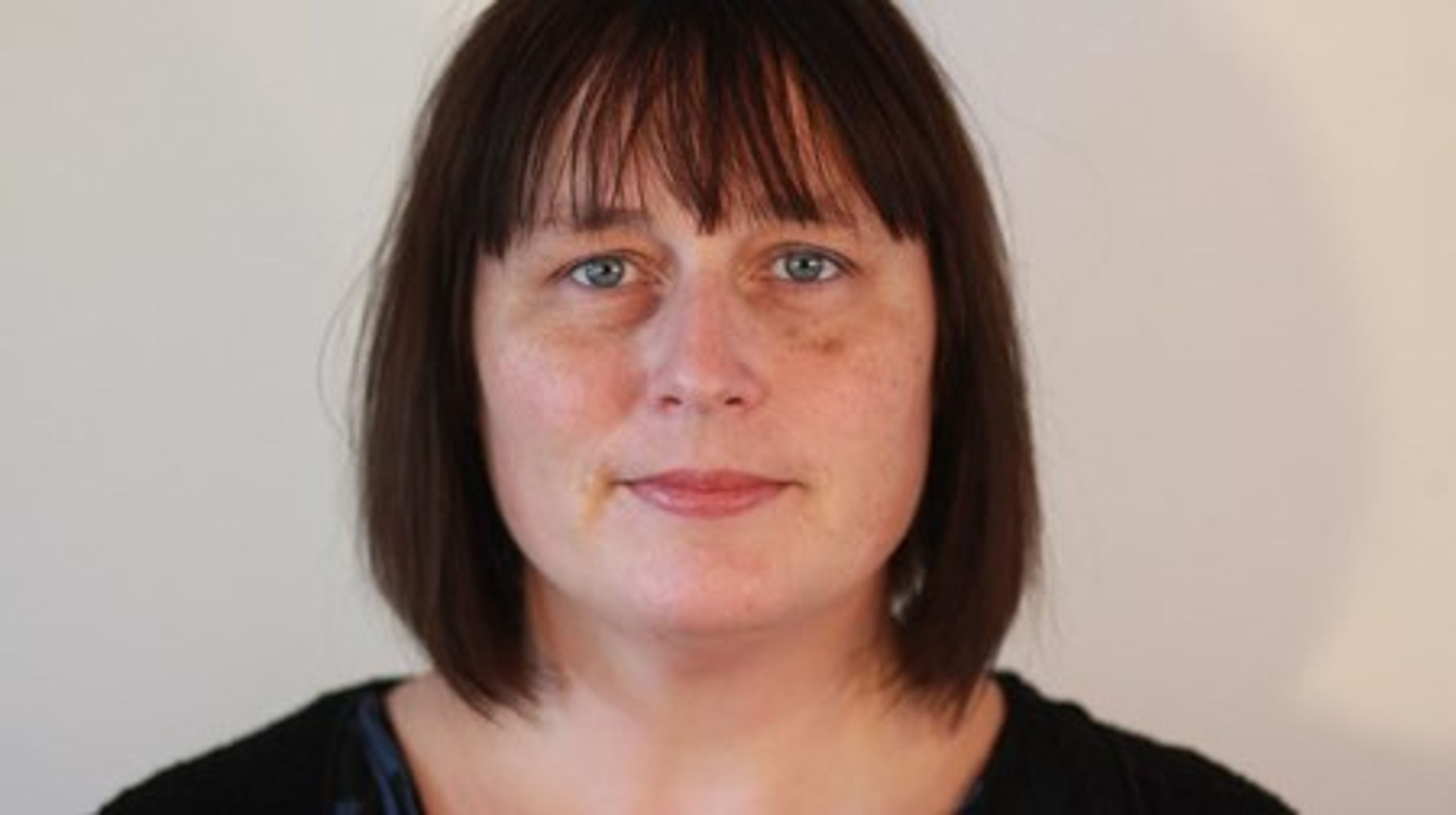 Sundhedsvæsen og plejehjem bør systematisk&nbsp;modtage digitale oplysninger om demente borgeres livshistorie, skriver Rikke Gregersen, forskningsansvarlig for demensområdet på VIA University College.