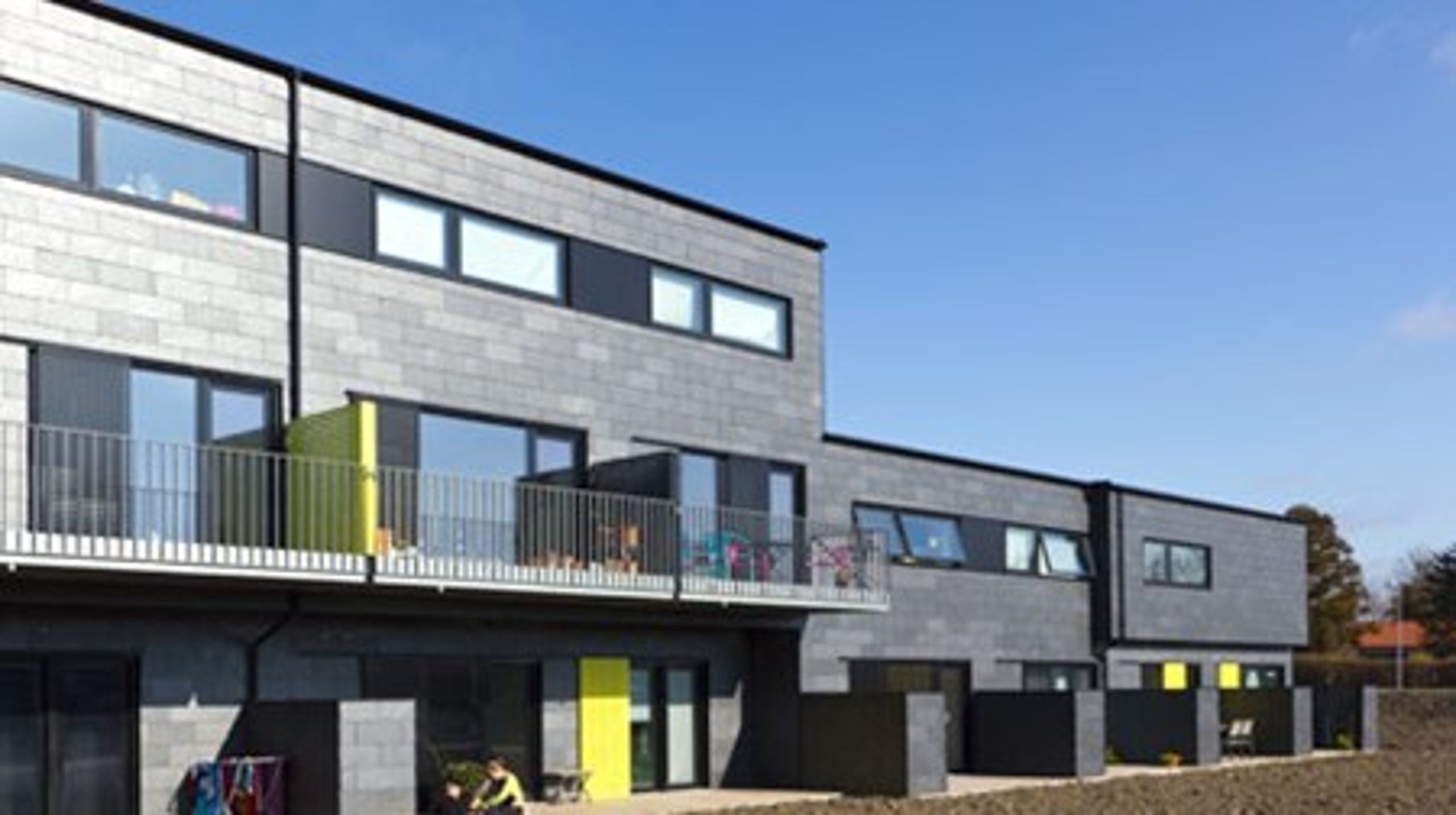 KAB-direktør Jens Elmelund mener, at de billige AlmenboligPlus-boliger kan være med til at skaffe boliger til de mange flygtninge, kommunerne skal finde bolig til. <br>