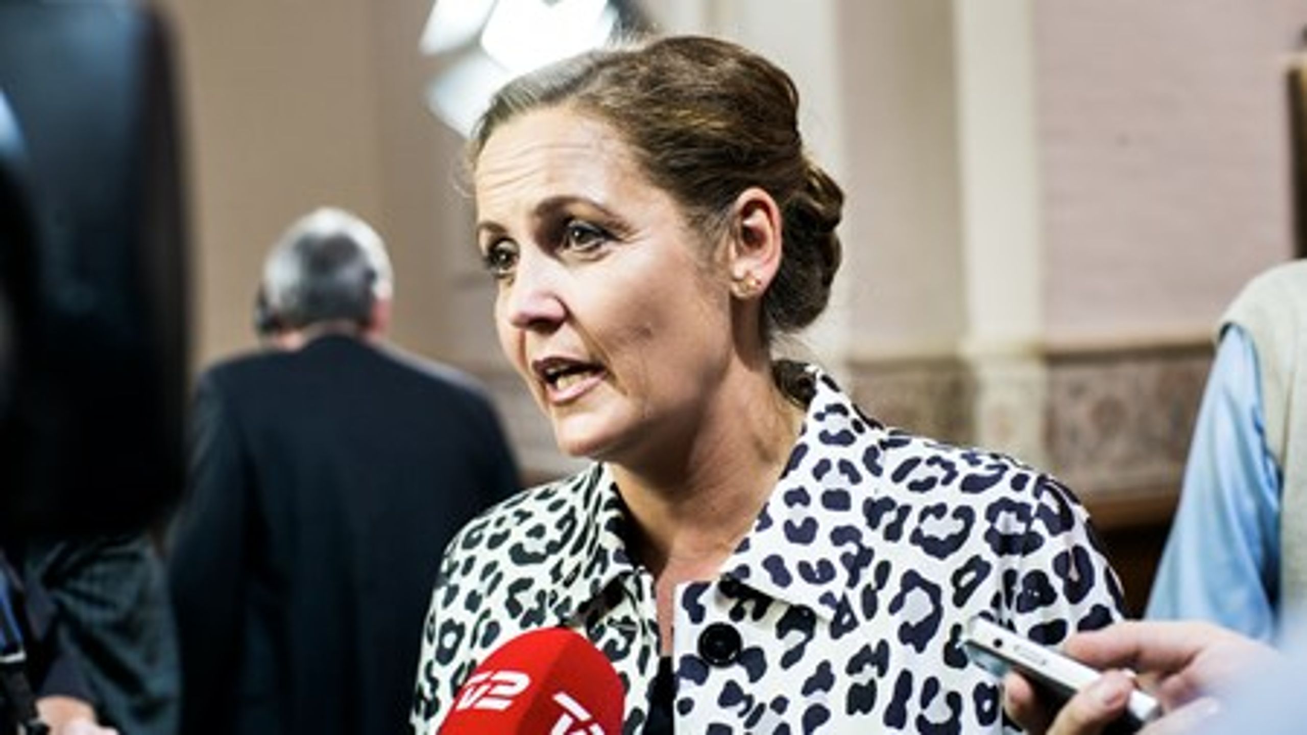 Blå blok har lavet en omvendt Robin Hood, mener&nbsp;SF-formand Pia Olsen Dyhr.
