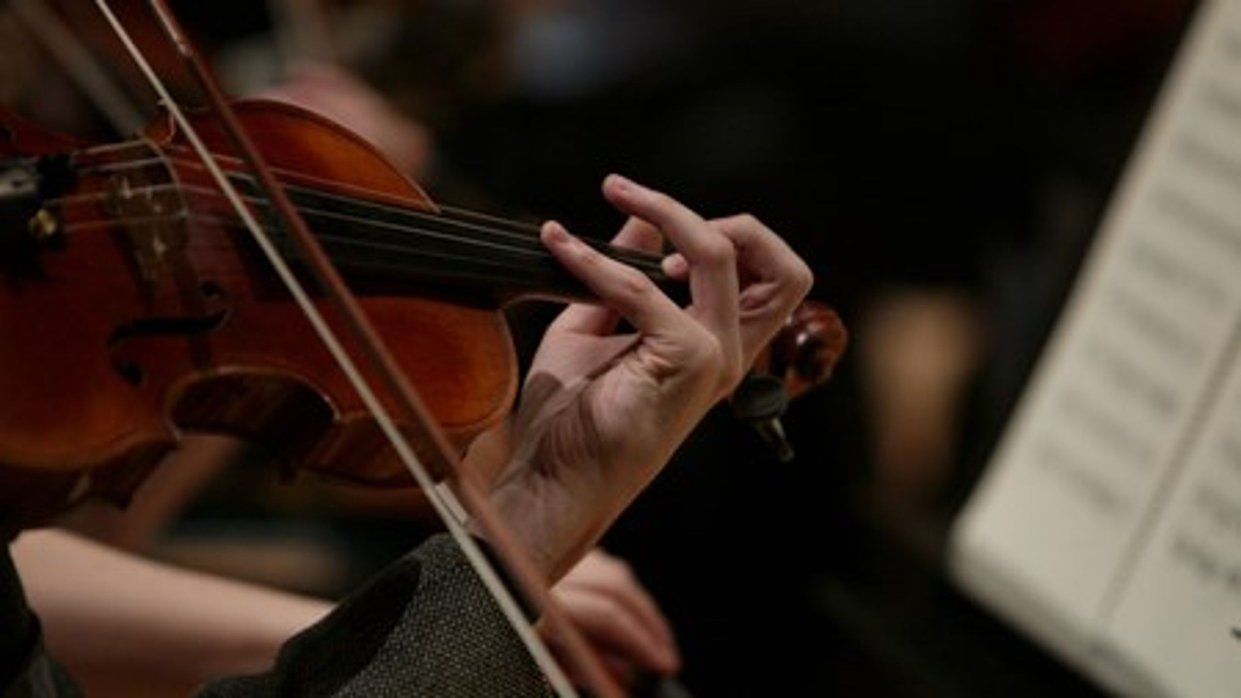 Regeringens kulturbesparelser&nbsp;kan vise sig at blive en langsom, men sikker kvælning af landsdelsorkestrene, skriver Uffe Savery, ordførende orkesterchef for Landsdelsorkesterforeningen (LOF).&nbsp;
