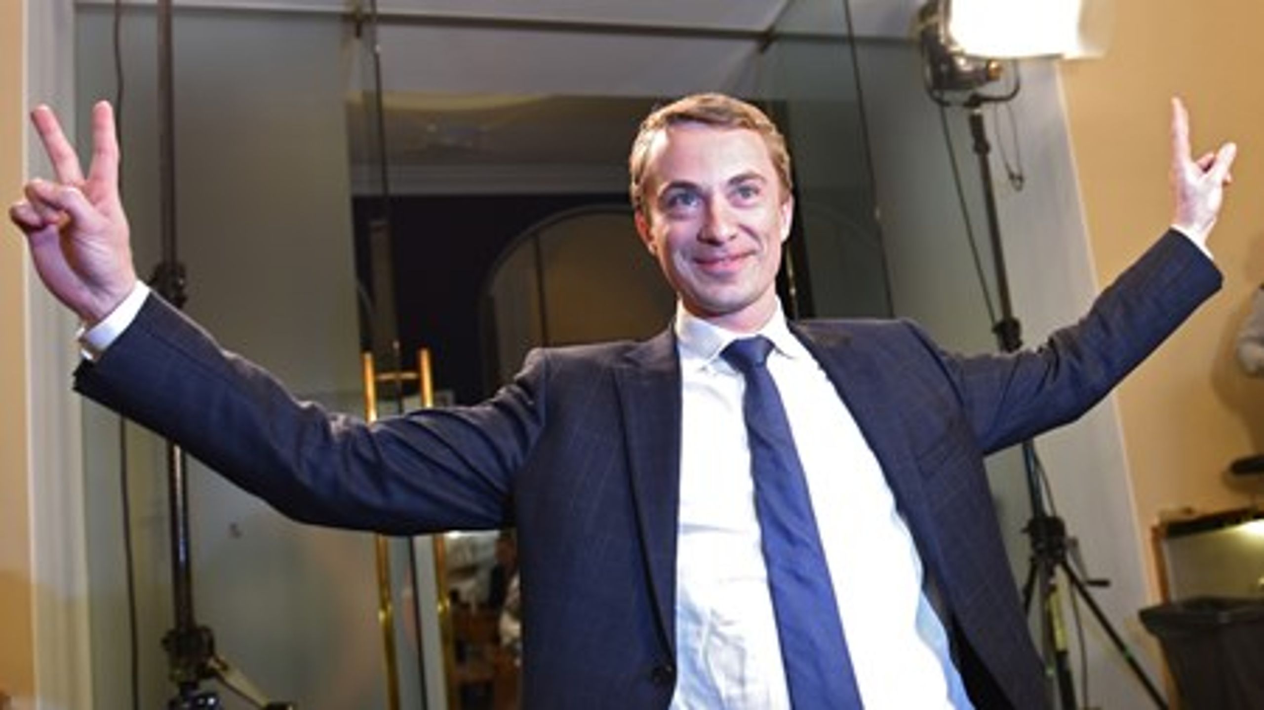 Exitpolls fra både DR og TV 2 peger på et nej til at ændre retsforbeholdet til en tilvalgsordning. Her ankommer DF's Morten Messerschmidt til Snapstinget på Christiansborg.&nbsp;