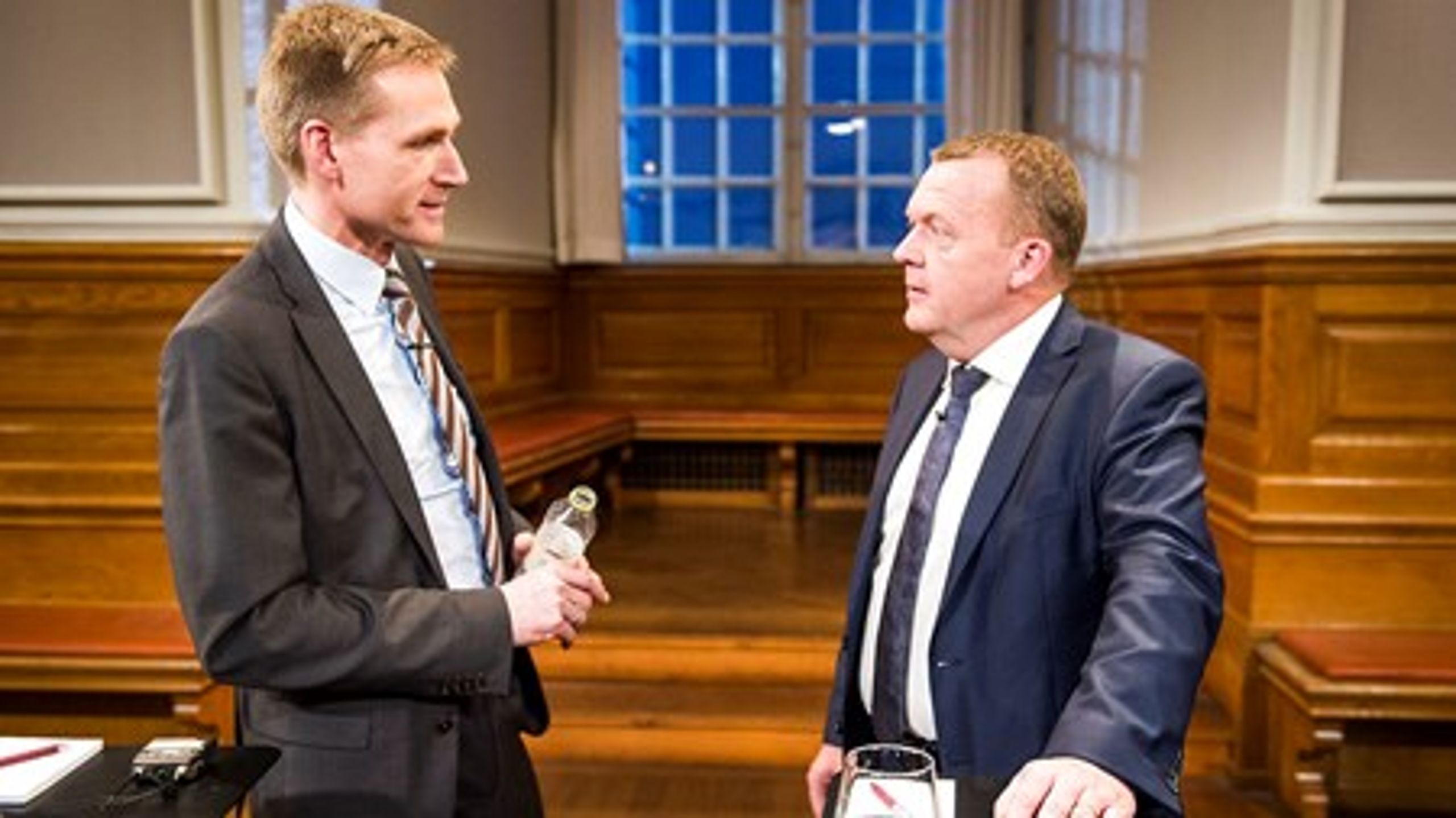 Onsdag skal Folketinget diskutere næste års finanslov, inden der skal stemmes torsdag. Men først skal der være hasteforespørgsel om beskæringen af pensionisters boligydelse, hvor regeringen og DF skal forsøge at finde fælles fodslag.&nbsp;