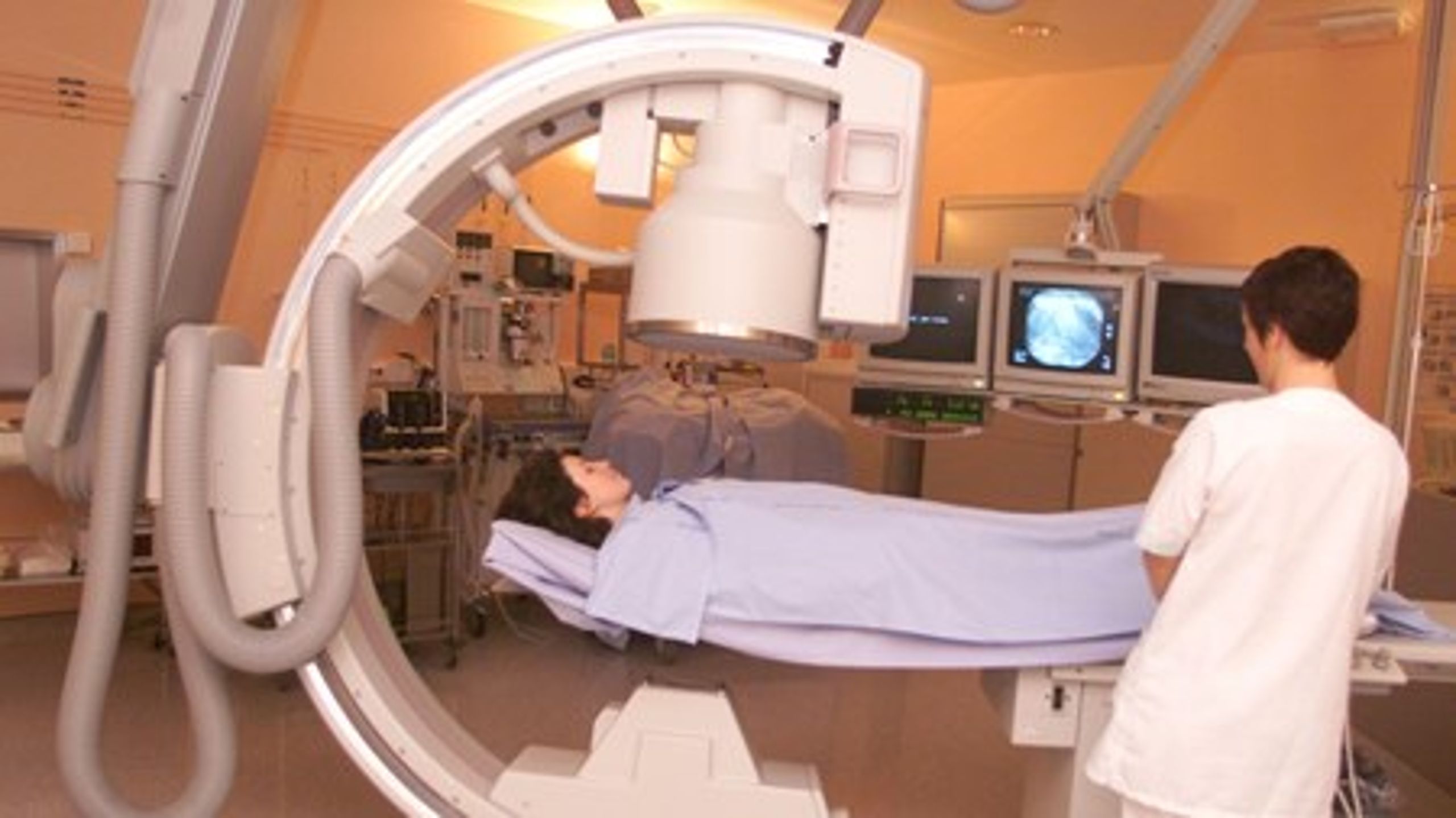 100 kvinder dør
årligt af livmoderhalskræft. Hvis omkring 85 procent af alle piger pr. årgang
vaccineres, forventes vaccinen at kunne forhindre omkring 60 dødfald årligt.&nbsp;