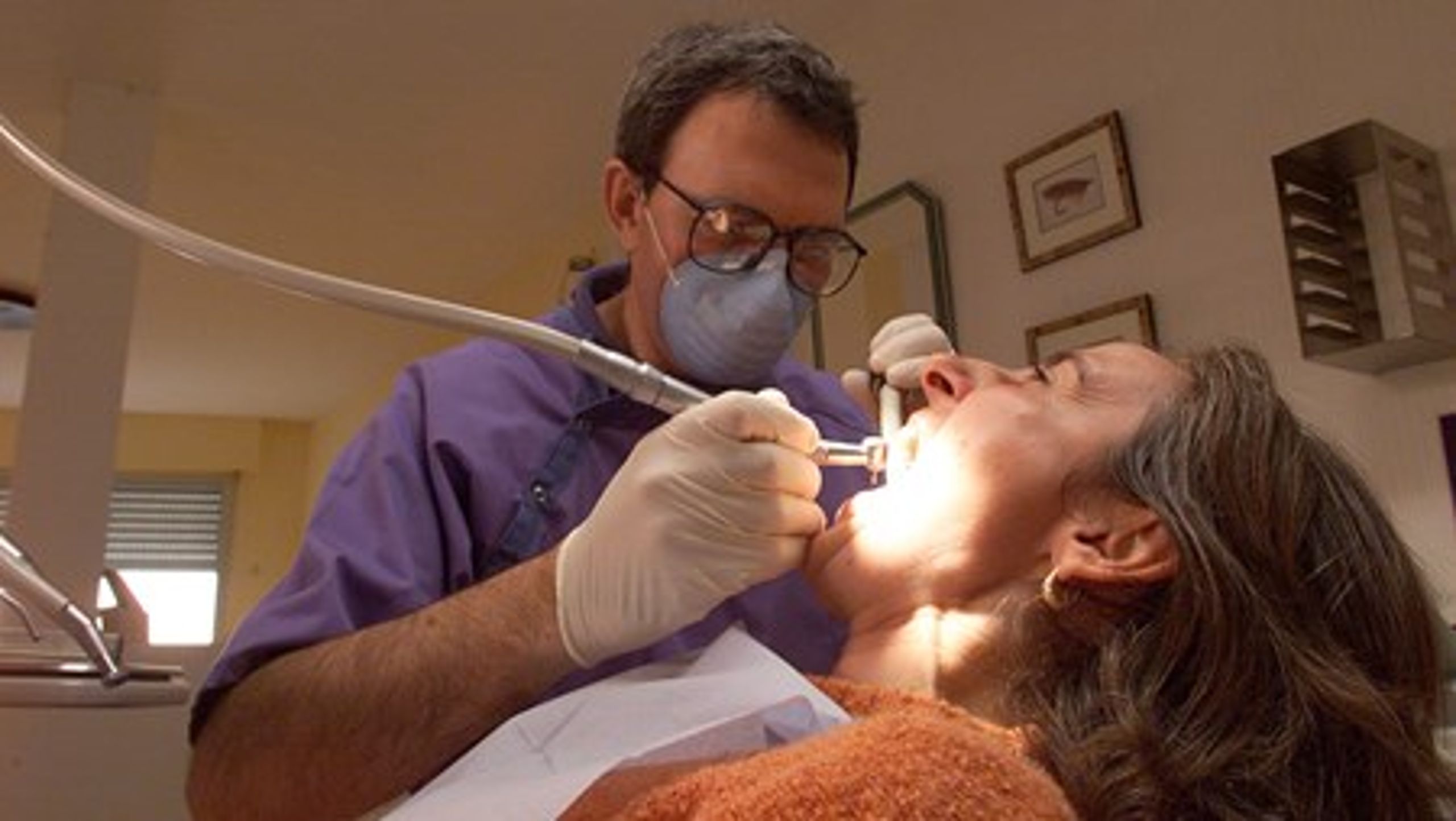 Ifølge Tandlægeforeningen har kommunerne haft meget forskellig&nbsp;praksis i tildeling af støtte til forebyggende tandeftersyn&nbsp;– nogle har givet tilskud og andre har ikke.<div><br></div>