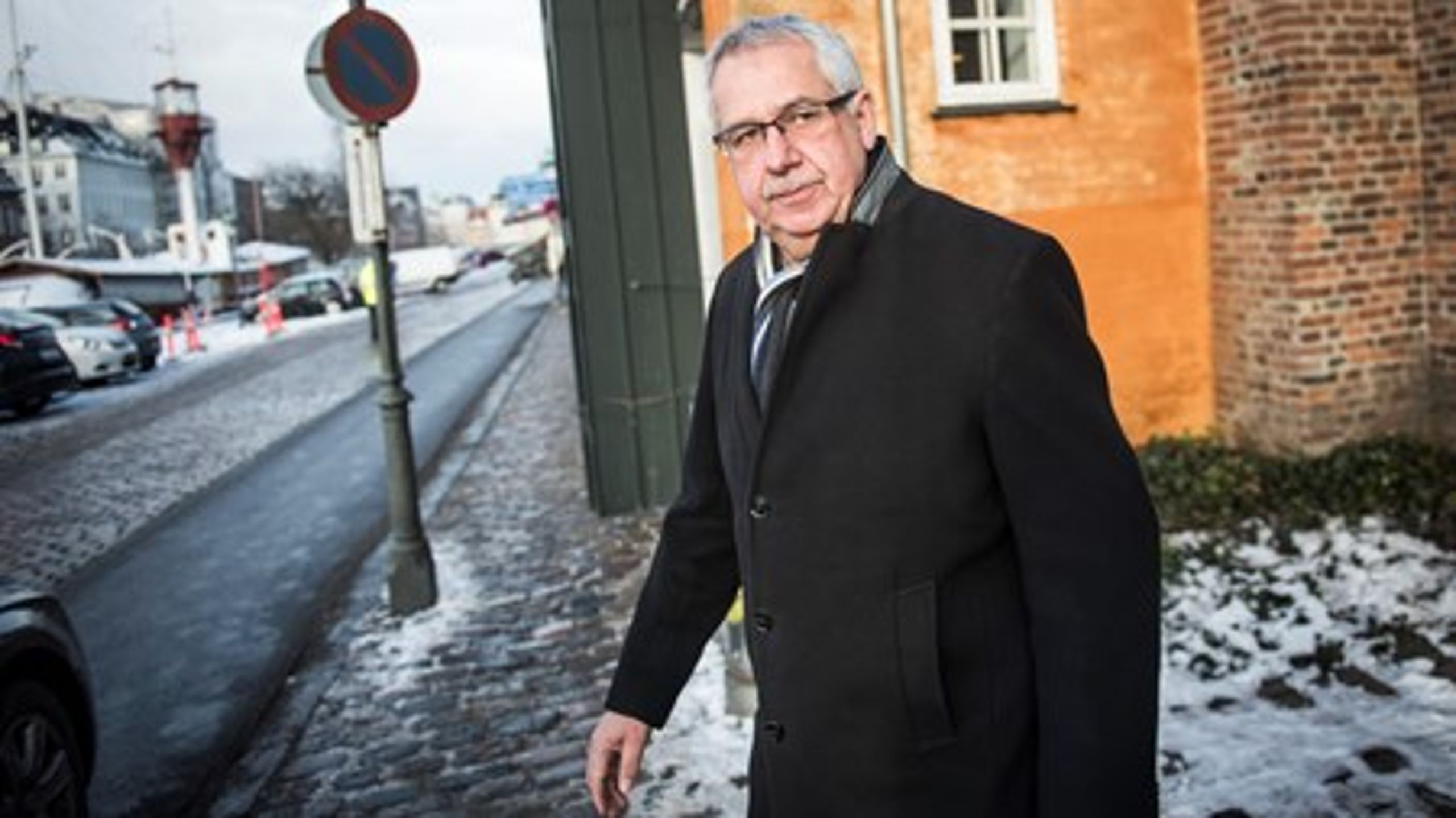”Det virker som noget, man bare lige kan slynge ud. Jeg har ikke set regeringen sige, at DTU Transport skal lukke,” siger transportminister&nbsp;Hans Christian Schmidt (V) som svar på, at DTU peger på regeringens besparelser som årsag til lukning af DTU Transport.