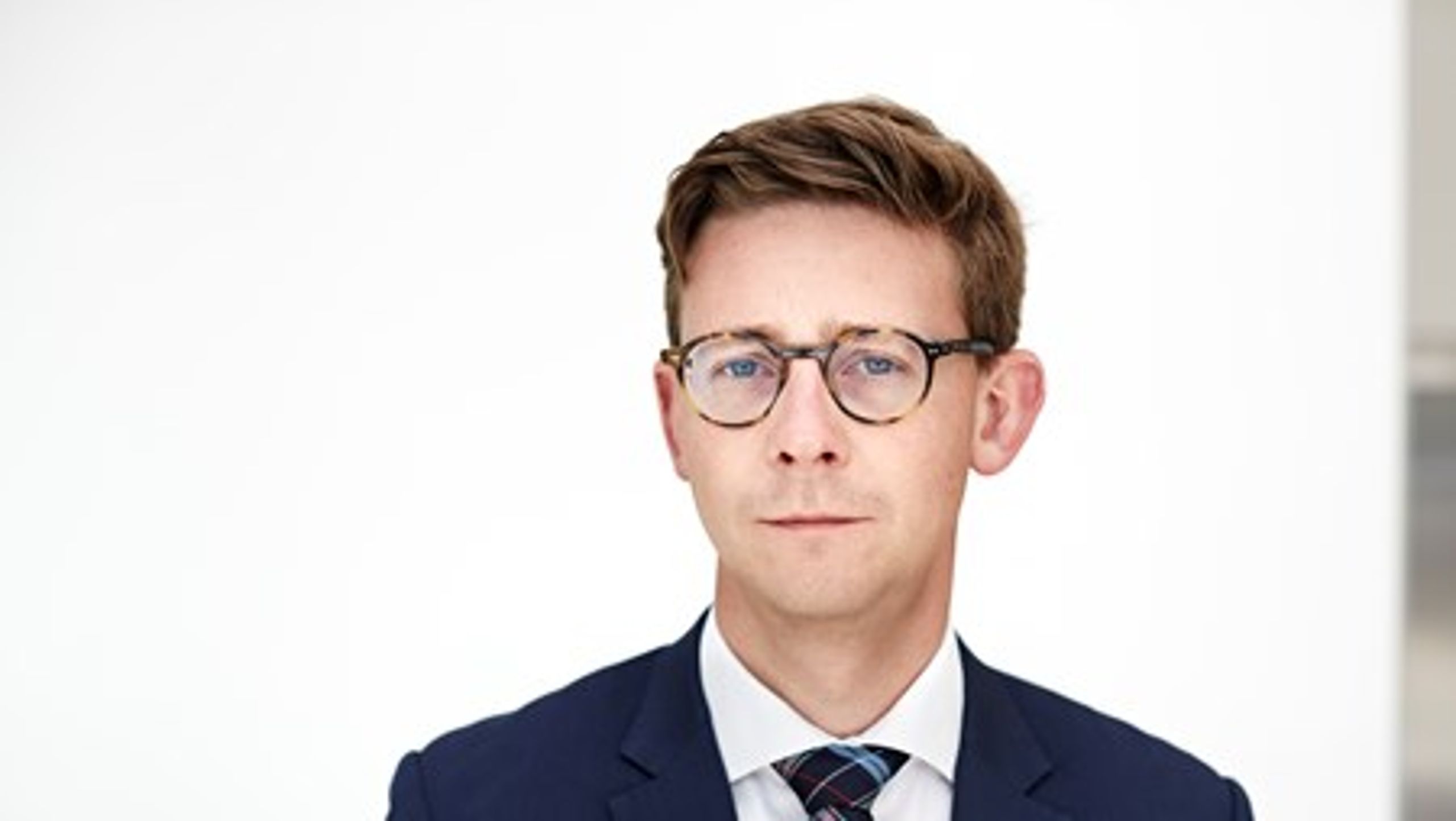 Skatteminister Karsten Lauritzen (V) har besluttet også at udskyde vurderingen af erhvervsejendomme i et år. Det rammer blandt andet andelsboligforeningerne, lyder det fra deres organisation ABF.<br>