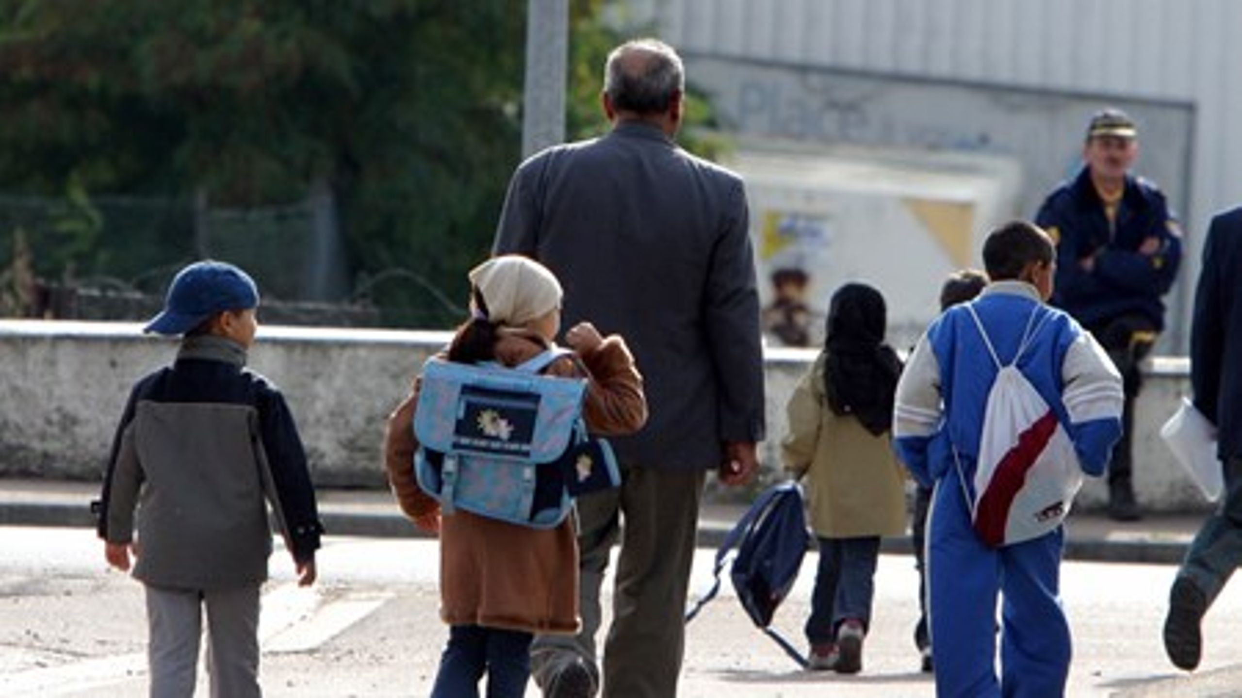 En muslimsk friskole i København rådgiver eleverne til at følge Allahs råd i kærlighedsspørgsmål - nu går Undervisningsministeriet ind i sagen.