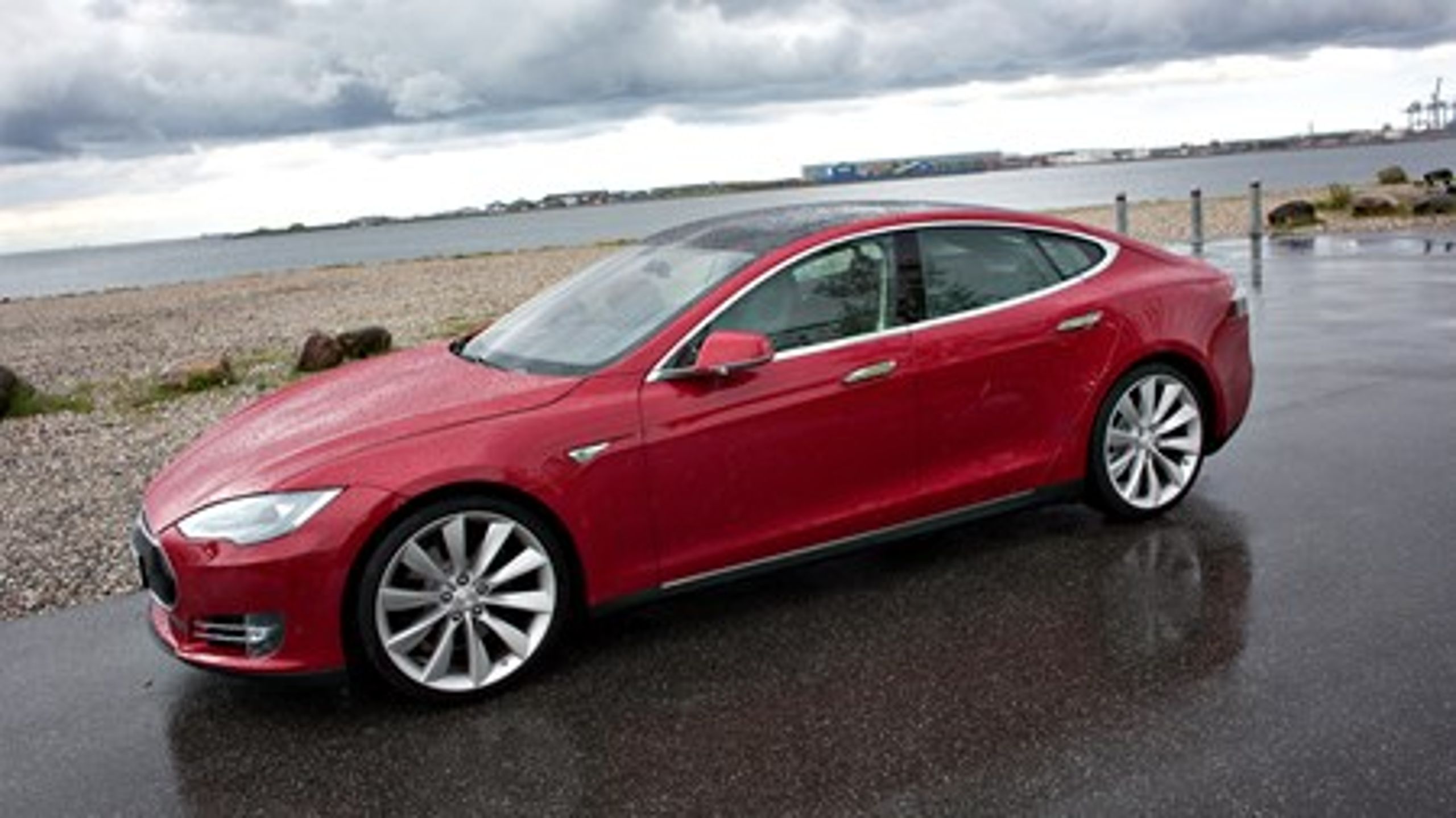 Elbiler er en af de få seriøse løsninger på bilernes CO2-forurening, mener&nbsp;Klimarådet.