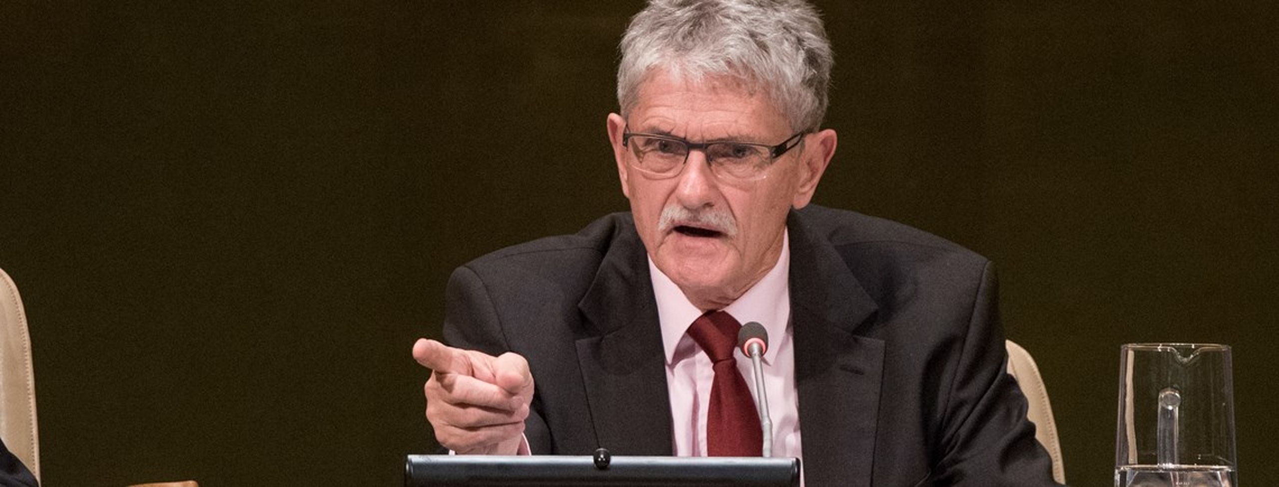 FN-formand Mogens Lykketoft skal holde styr på stater og ngo'er, når de offentlige&nbsp;høringer af kandidaterne til posten som FN-generalsekretær starter 12. april 2016 i New York.