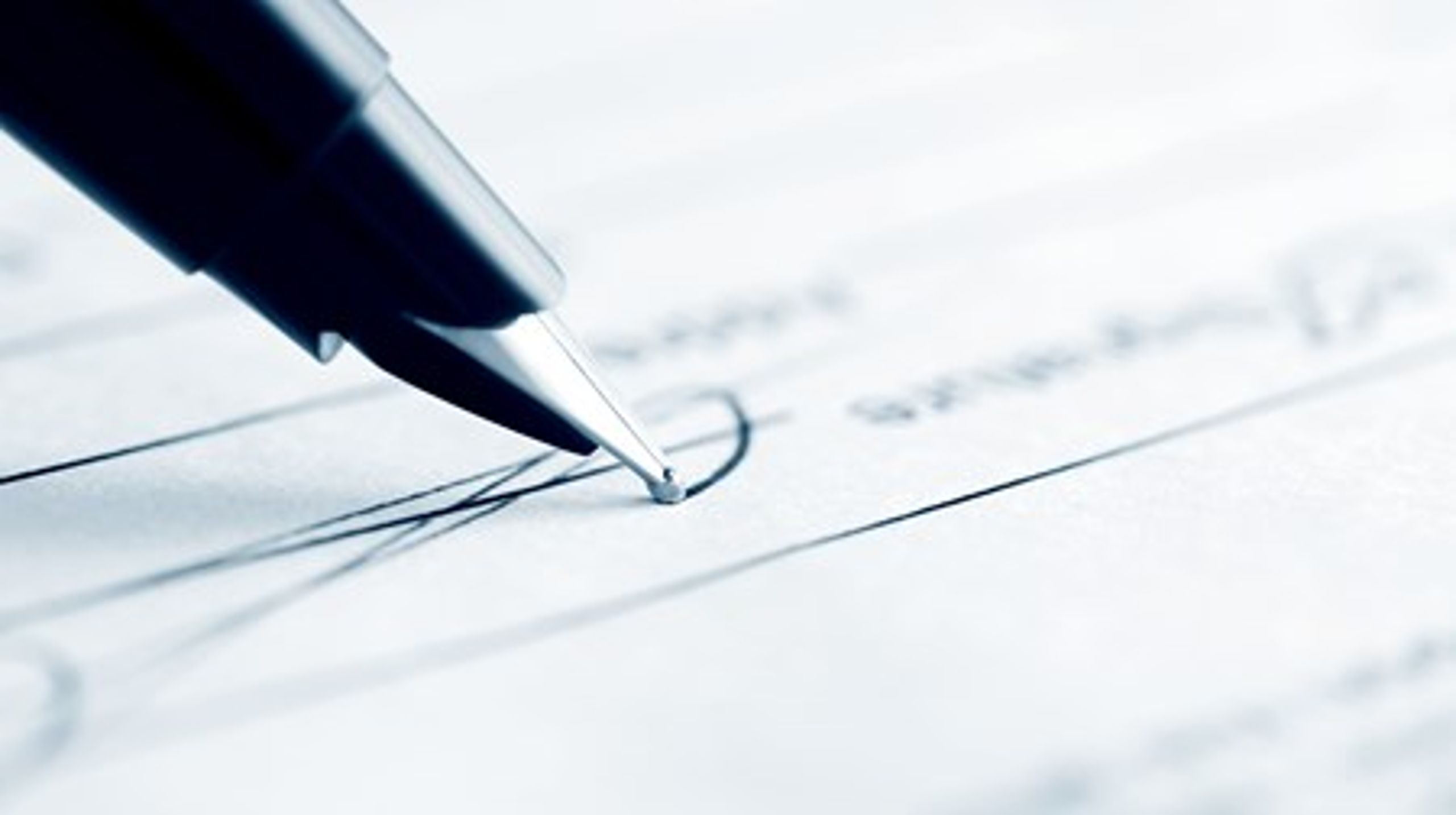 Miljø- og Fødevareministeriet afviser, at man med sine kontrakter med universiteter&nbsp;krænker forsknings- og ytringsfriheden for forskere.&nbsp;