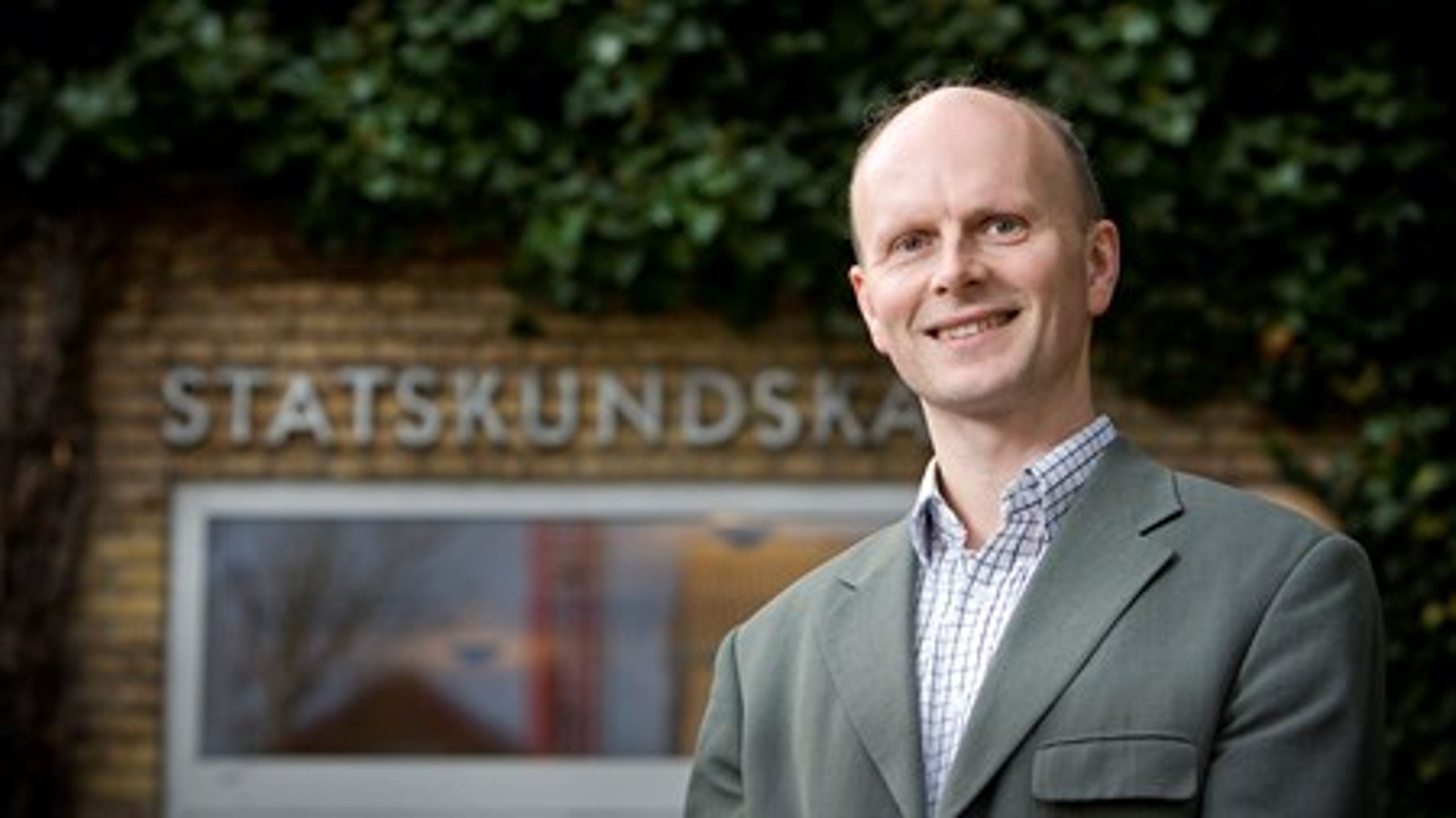 Bedre regulering af lobbyisme i EU vil sikre mere ligestilling mellem producenter og forbrugere, og samtidig vil det begrænse kommunikation. Det mener professor i statskundskab&nbsp;Gert Tinggaard Svendsen (billedet) og lektor i økonomi Urs Steiner Brandt, som sammen står bag den nye bog "The Politics of Persuasion:&nbsp;Should Lobbying be Regulated in the EU?"