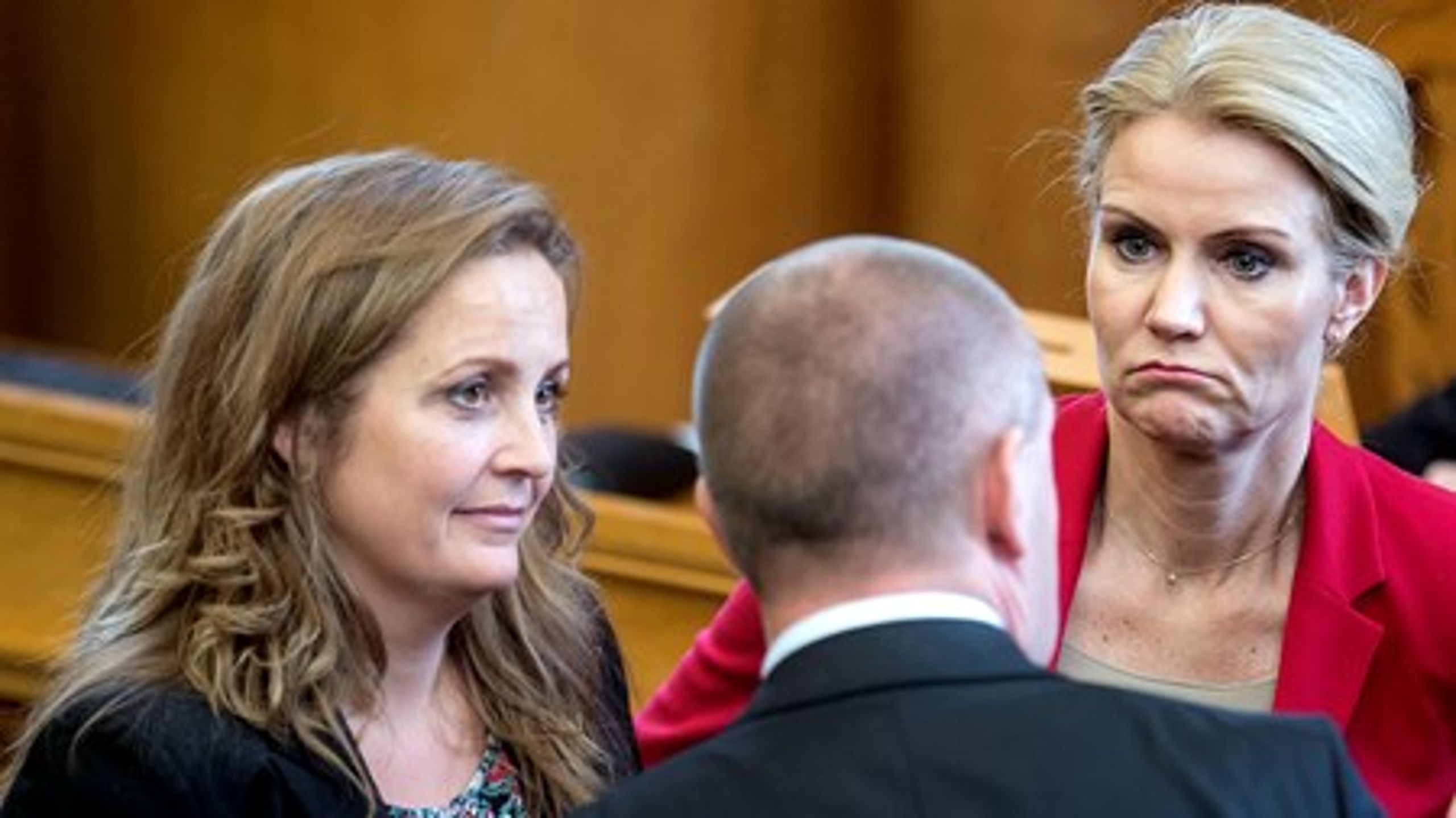 SF-formand Pia Olsen Dyhr&nbsp;er alt andet end imponeret over tidligere statsminister Helle Thorning-Schmidt (S).