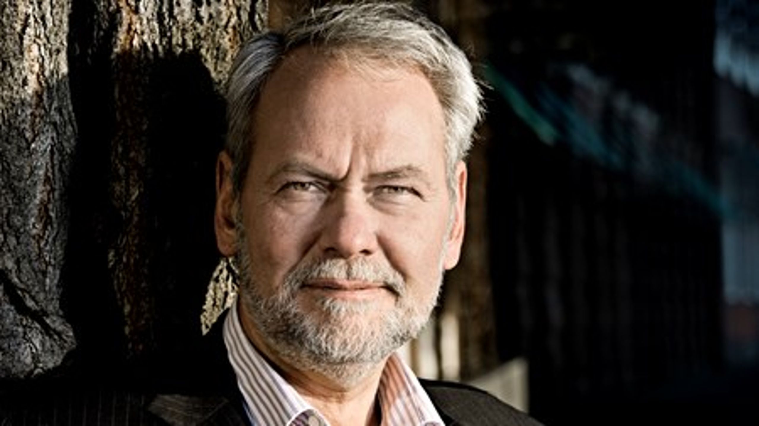 Politikerne må&nbsp;tage ansvar for, at frivilligheds-politikken overholdes, så visiterede ydelser leveres af professionelle frem for frivillige, skriver Dennis Kristensen.