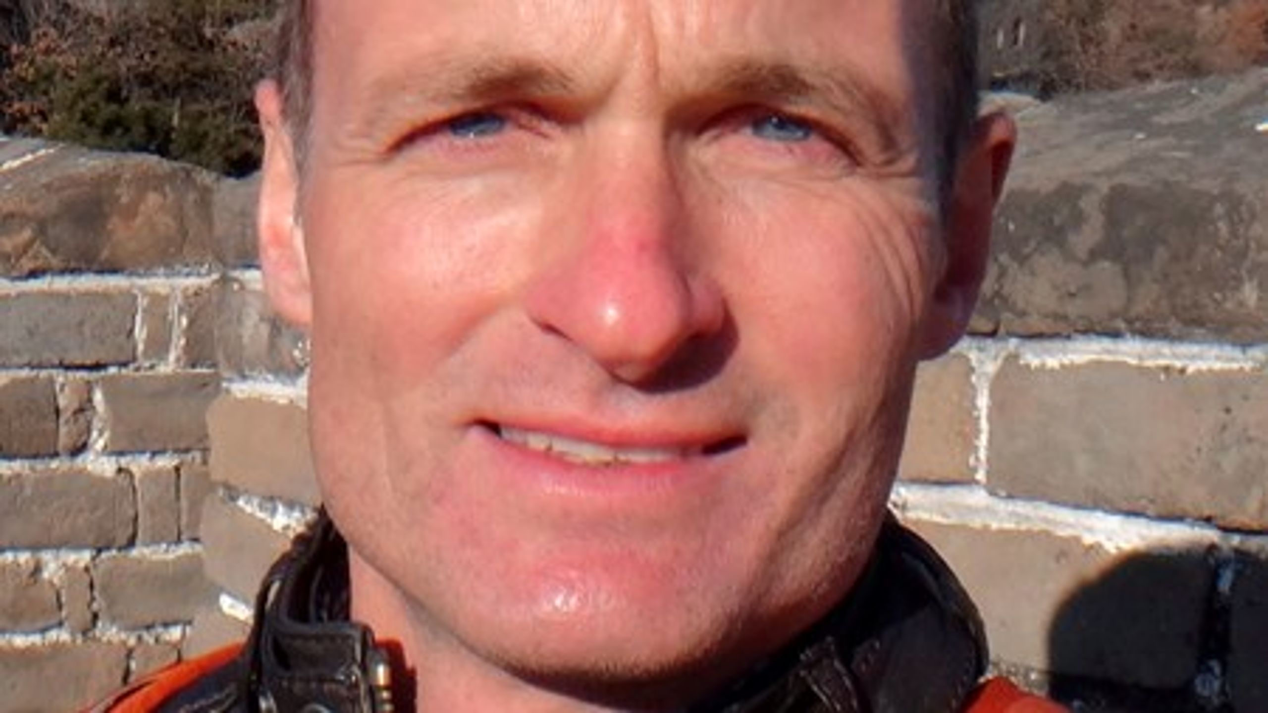 I modsætning til, hvad mange hyperglobalister antog i 1990’erne har globaliseringen medført mere fragmentering, opsplitning og differentiering. Den dybe forståelse af, hvilke mikroprocesser, der finder sted på den anden side af kloden, men som ikke desto mindre kan have meget direkte konsekvenser for os i Danmark, fordrer danske diplomaters fysisk tilstedeværelse.&nbsp;Det mener professor Martin Marcussen.