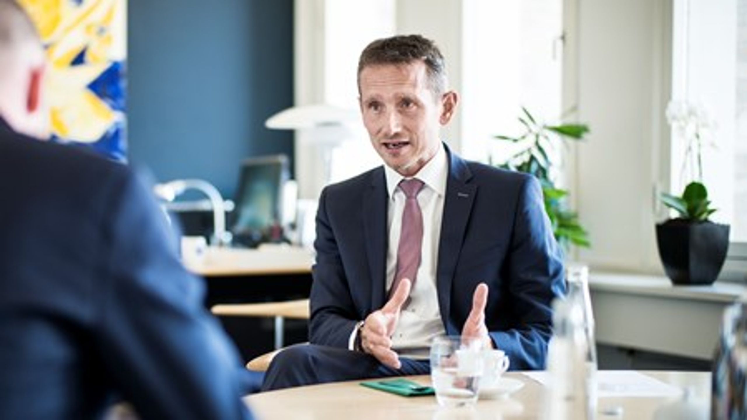 Udenrigsminister Kristian Jensen (V) har et forklaringsproblem, mener Socialdemokraterne.