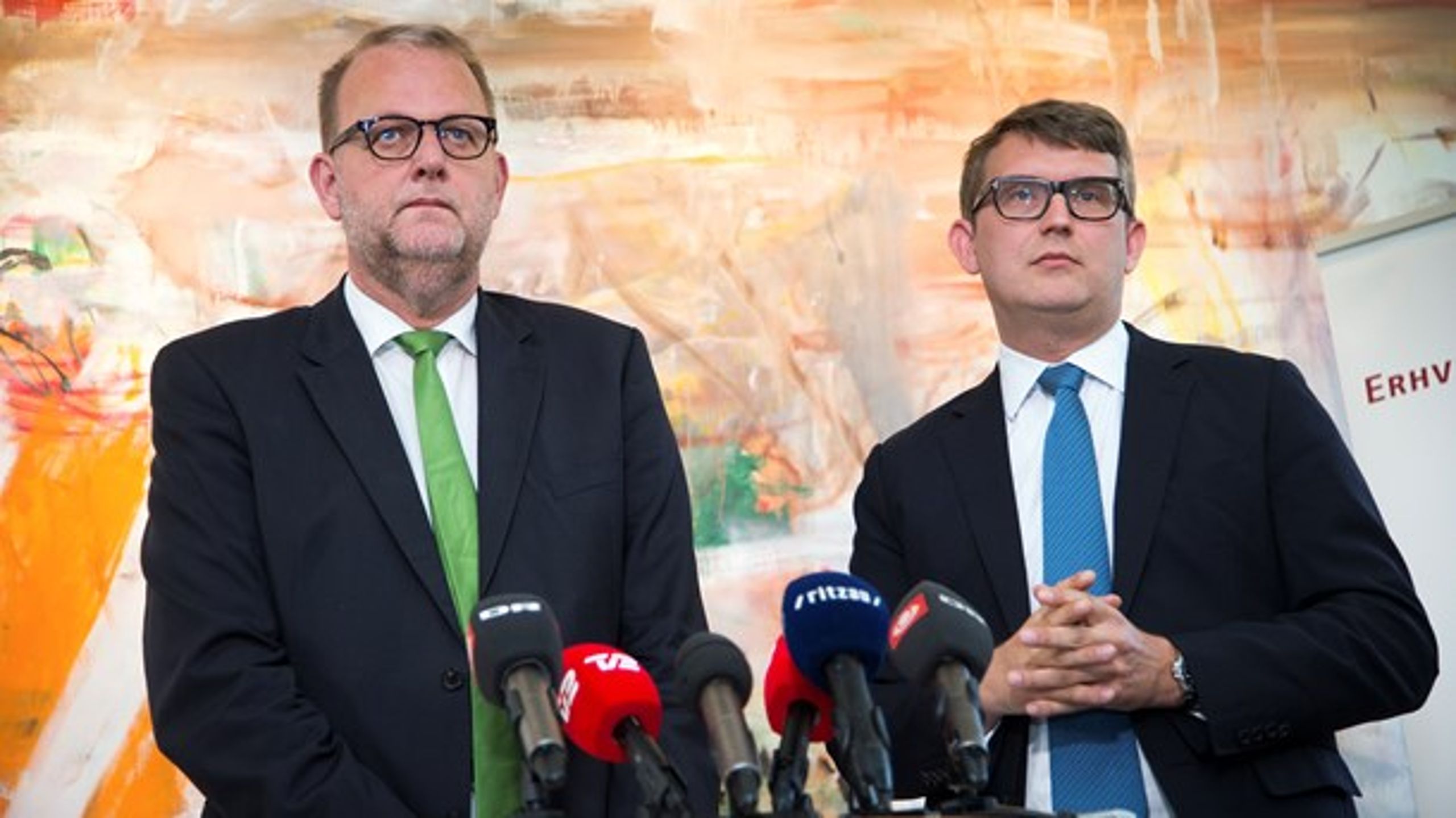 Klima- og energiminister Lars Christian Lilleholt (V) og erhvervs- og vækstminister Troels Lund Poulsen (V) præsenterede ved et pressemøde fredag 13. maj regeringens bud på, hvordan nogle af&nbsp;pengene til&nbsp;en afskaffelse af PSO-afgiften&nbsp;skal findes.