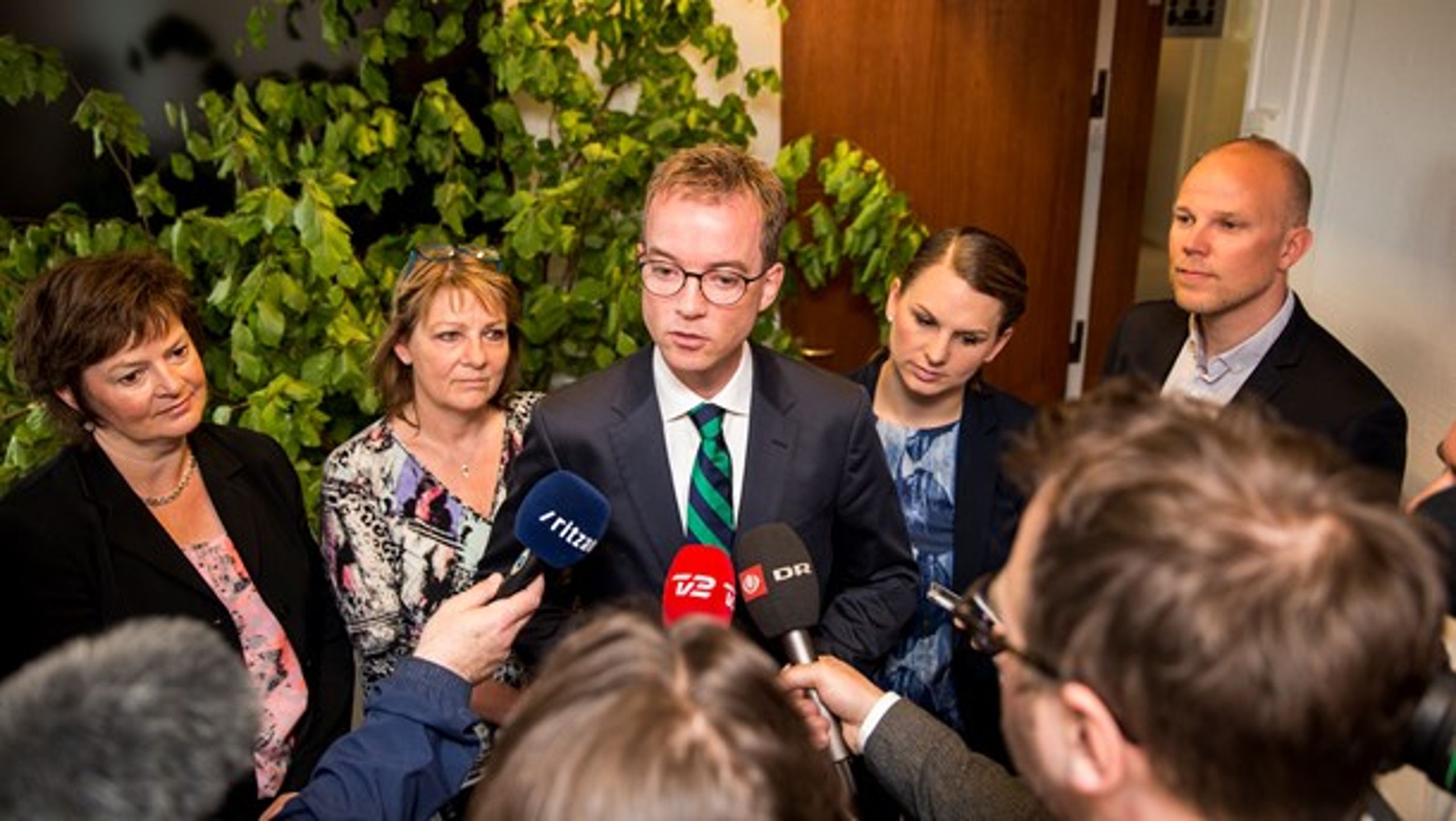 "Vi har lyttet til biodiversitetsforskere,” lød det fra&nbsp;Esben Lunde Larsen, da naturpakken blev præsenteret.