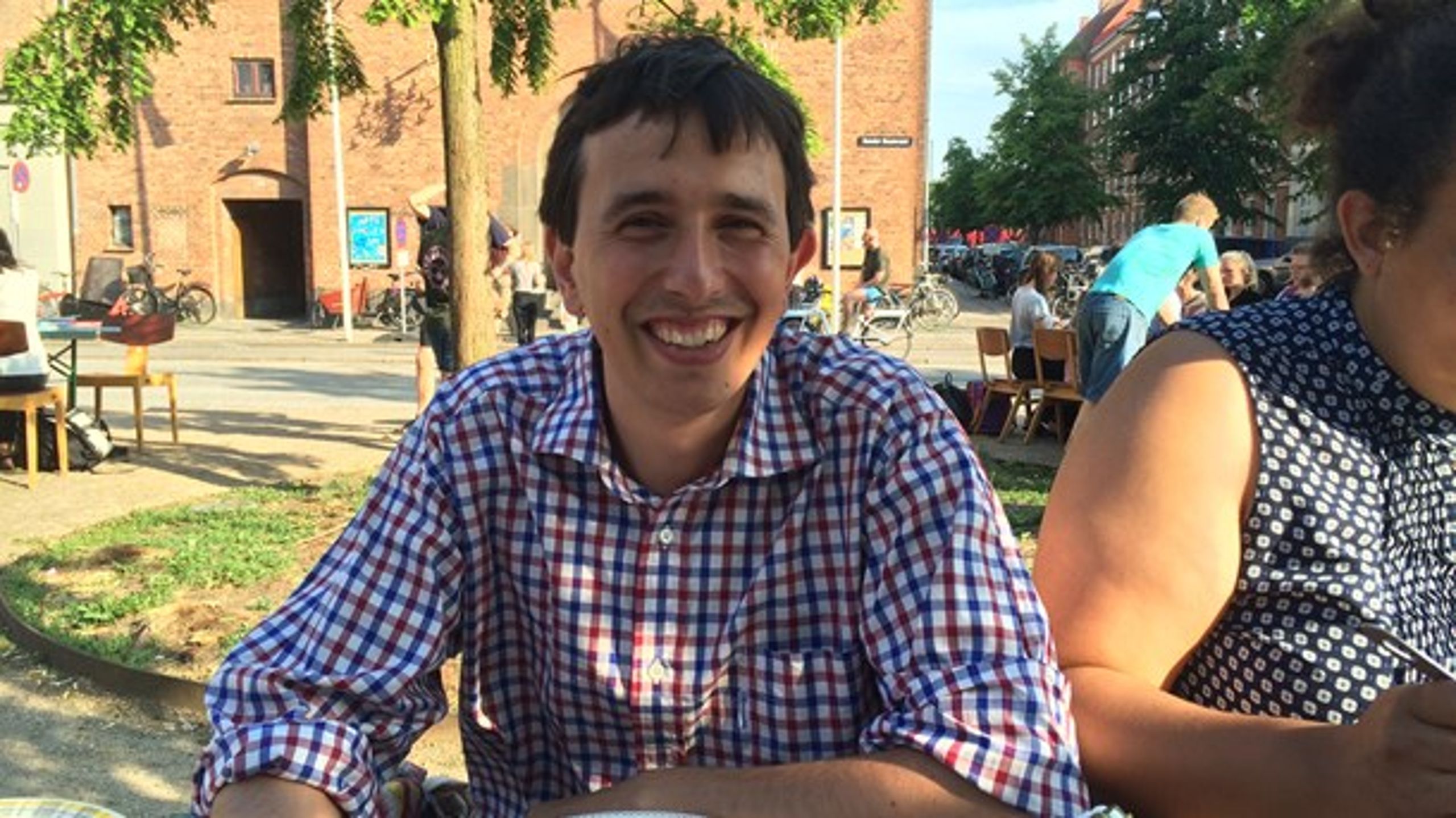 Midt i&nbsp;Lajboschitz-familiens folkekøkken på Vesterbro forklarer den ældste søn Simon, hvorfor fællesskaber er så vigtige.