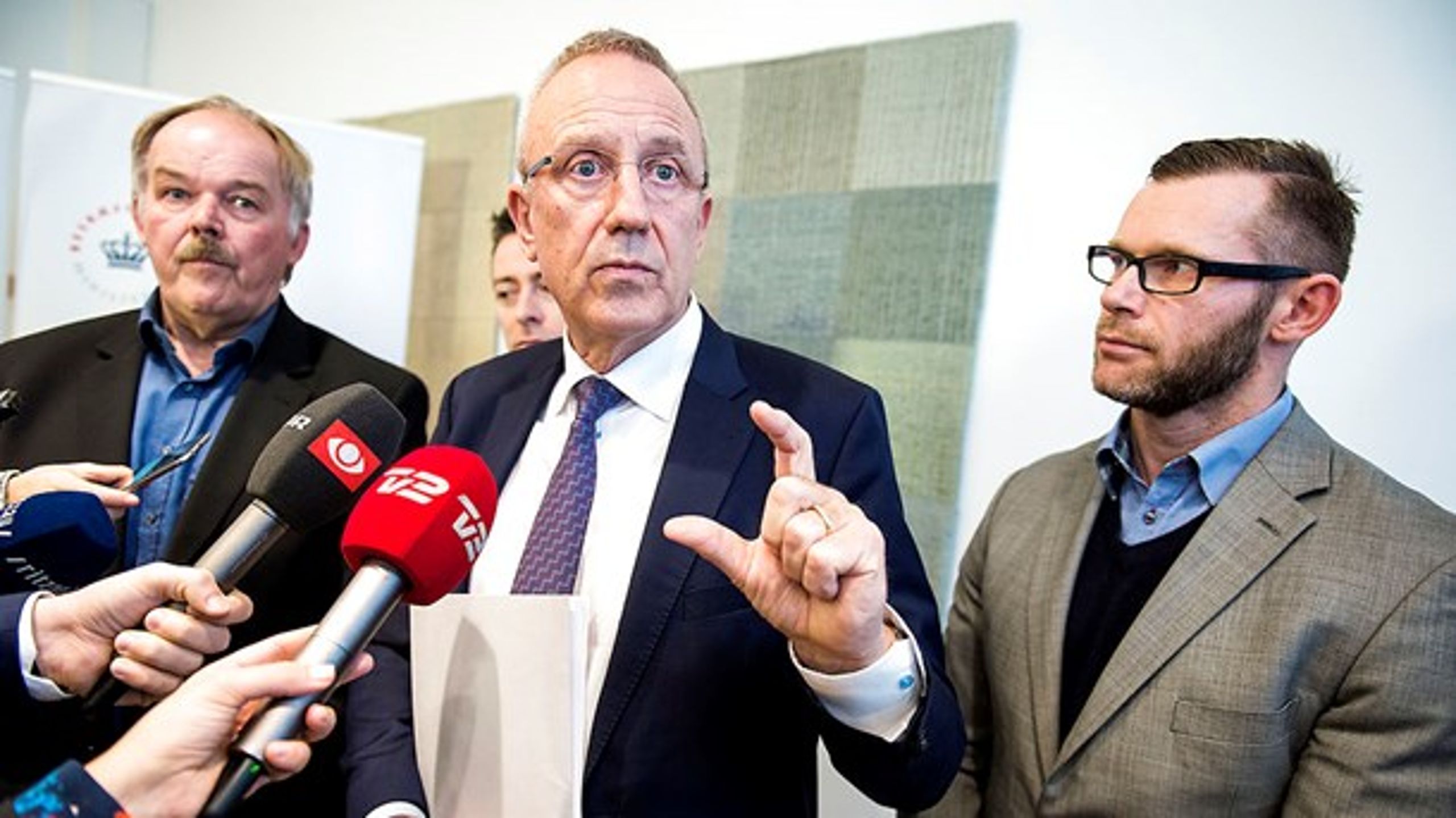 Tre hovedrolleindehavere i det beskæftigelsespolitiske folketingsår 2015/16:&nbsp;Jørn Neergaard Larsen (V), Bent Bøgsted (DF) og Joachim B. Olsen (LA). Året har dog også budt på store tværpolitiske aftaler med deltagelse af Socialdemokraterne og en trepartsaftale om integration.&nbsp;&nbsp;