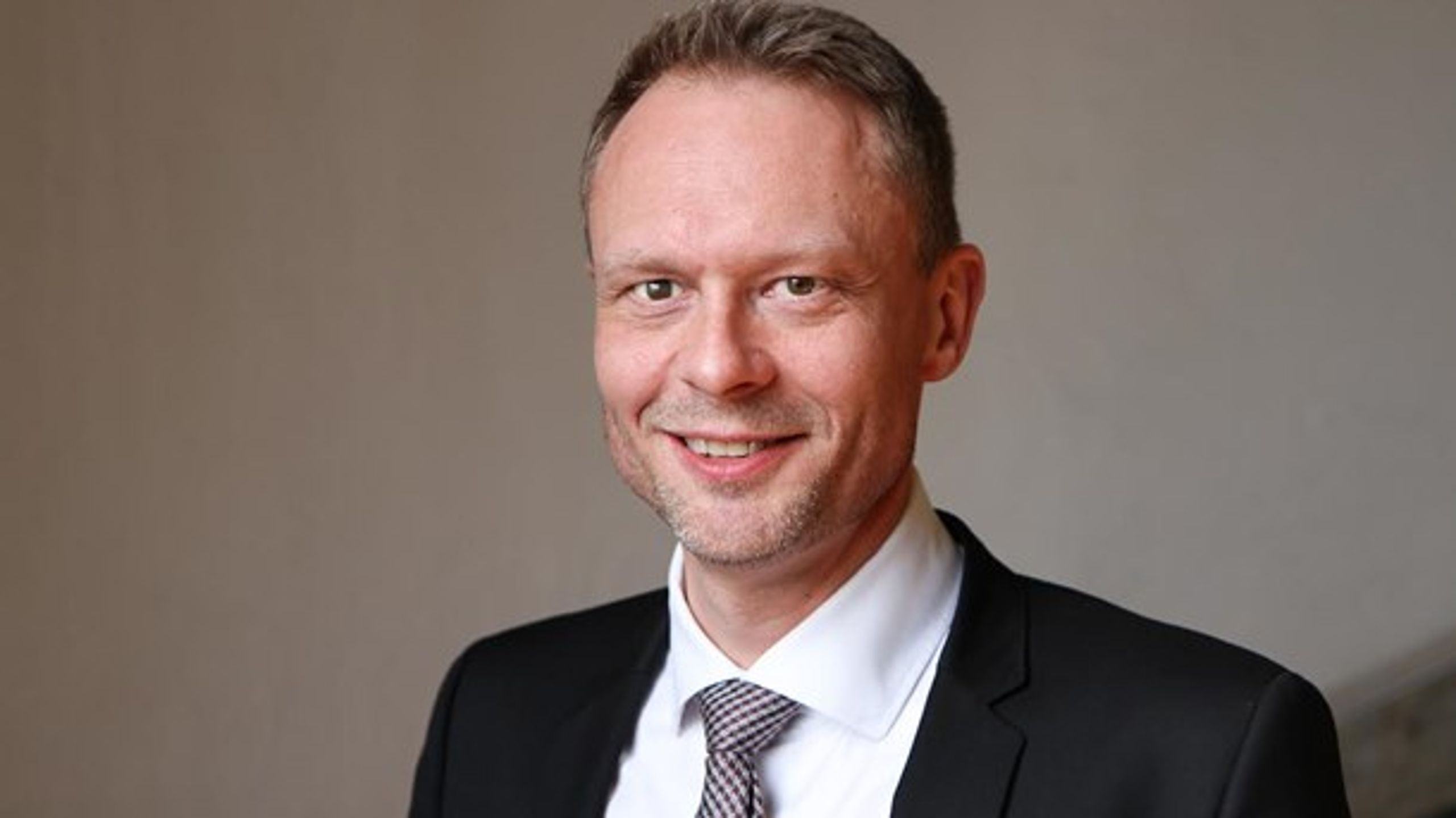 Kulturminister Bertel Haarder (V)&nbsp;bør investere i kulturen i stedet for at omfordele den, skriver kulturborgmester i København&nbsp;Carl Christian Ebbesen (DF).&nbsp;