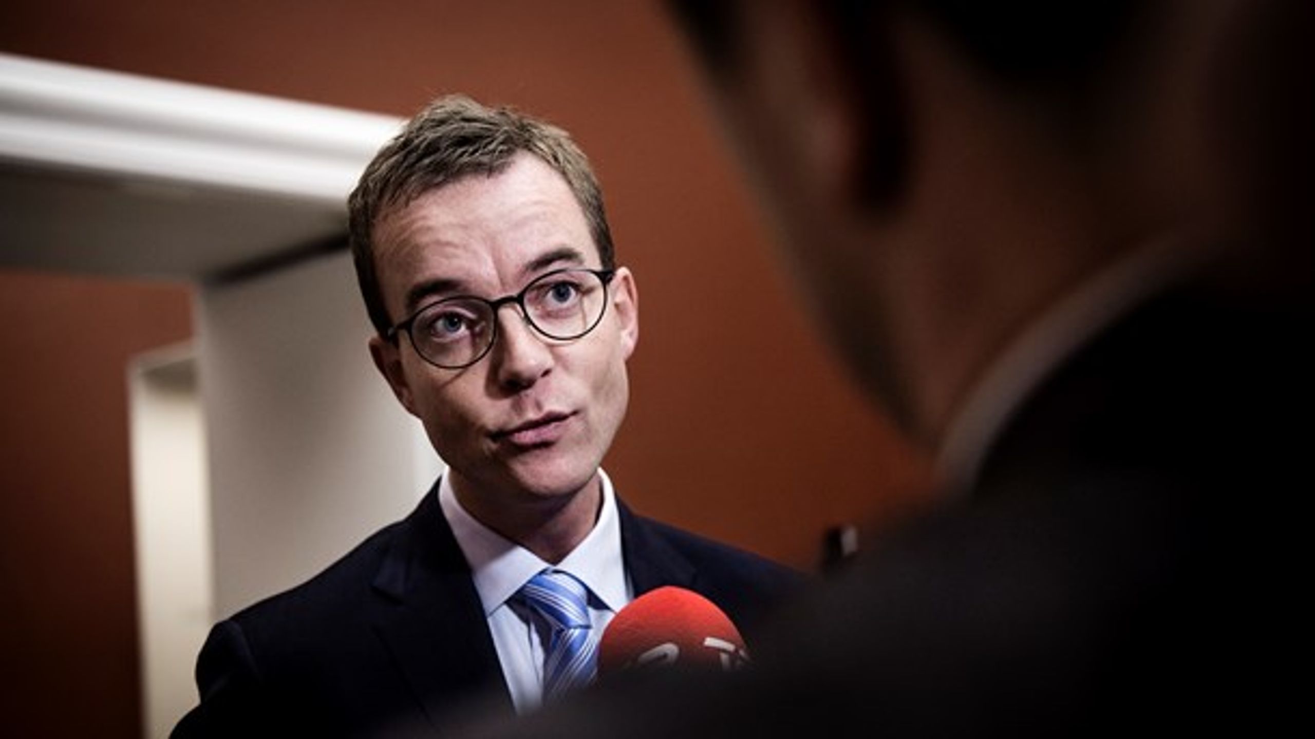 Under samråd med miljøudvalget afslog miljø- og fødevareminister,&nbsp;Esben Lunde Larsen (V), at der ville komme lovændringer på pesticidområdet.&nbsp;