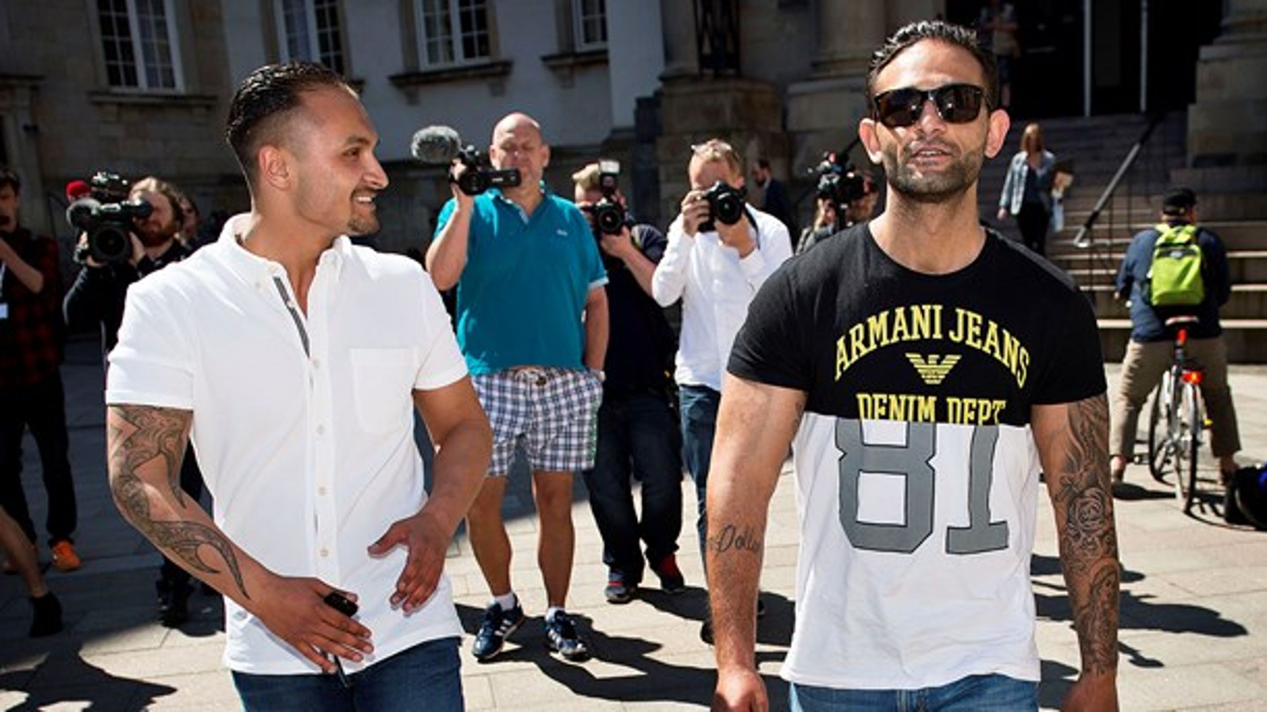 Gimi Levakovics søn Santino (tv) og hans nevø jublede, da&nbsp;"sigøjnerbossen" fik annulleret sin udvisning af Højesteret. Men på sigt kan den slags domme være meget farlige for&nbsp;menneskerettighedskonventionerne.