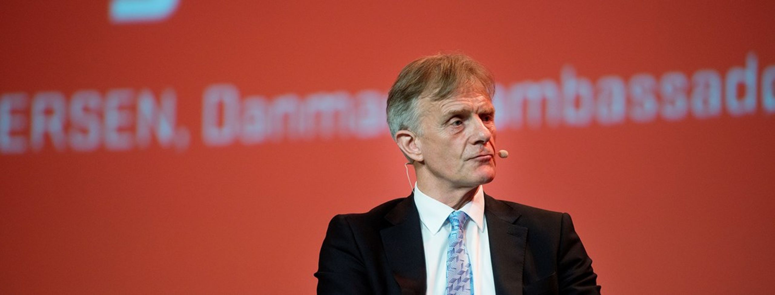 Danmarks placering som nummer et i forskellige internationale lykke-målinger er en enorm fordel for dansk&nbsp;eksport, forklarer ambassadør i Tyskland, Friis Arne Petersen: Indirekte eksporterer Danmark forhåbningen om et lykkeligt liv.<br><br>