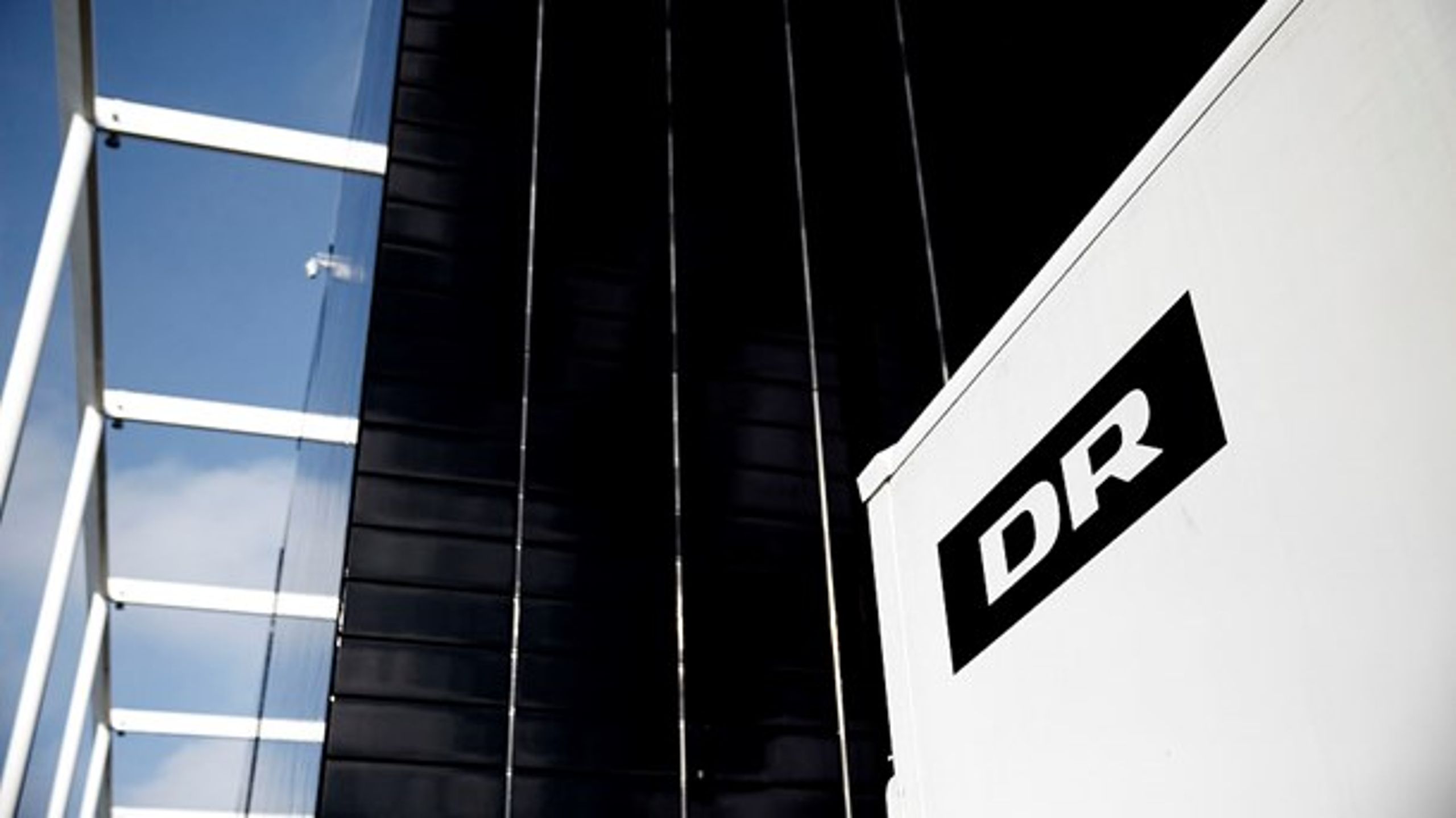 DR skal&nbsp;spare en fjerdedel af budgettet, foreslår Dansk Folkeparti.&nbsp;