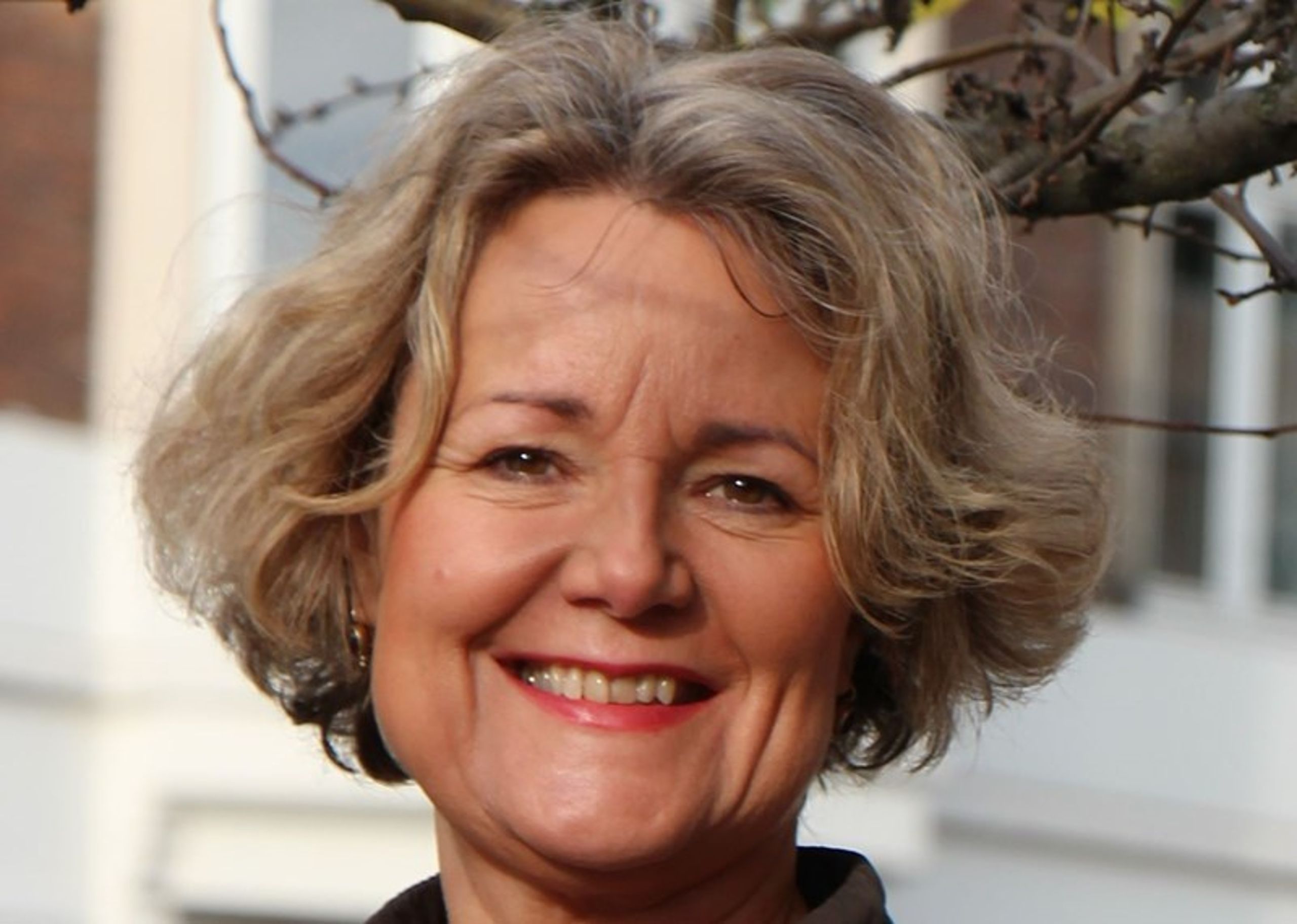 Fonden er tilsyneladende helt klar på, at man hellere vil være en aktiv part med mulighed for at give sin version af forløbet end en passiv tilskuer til de andres debat, skriver Birgitte Boesen.