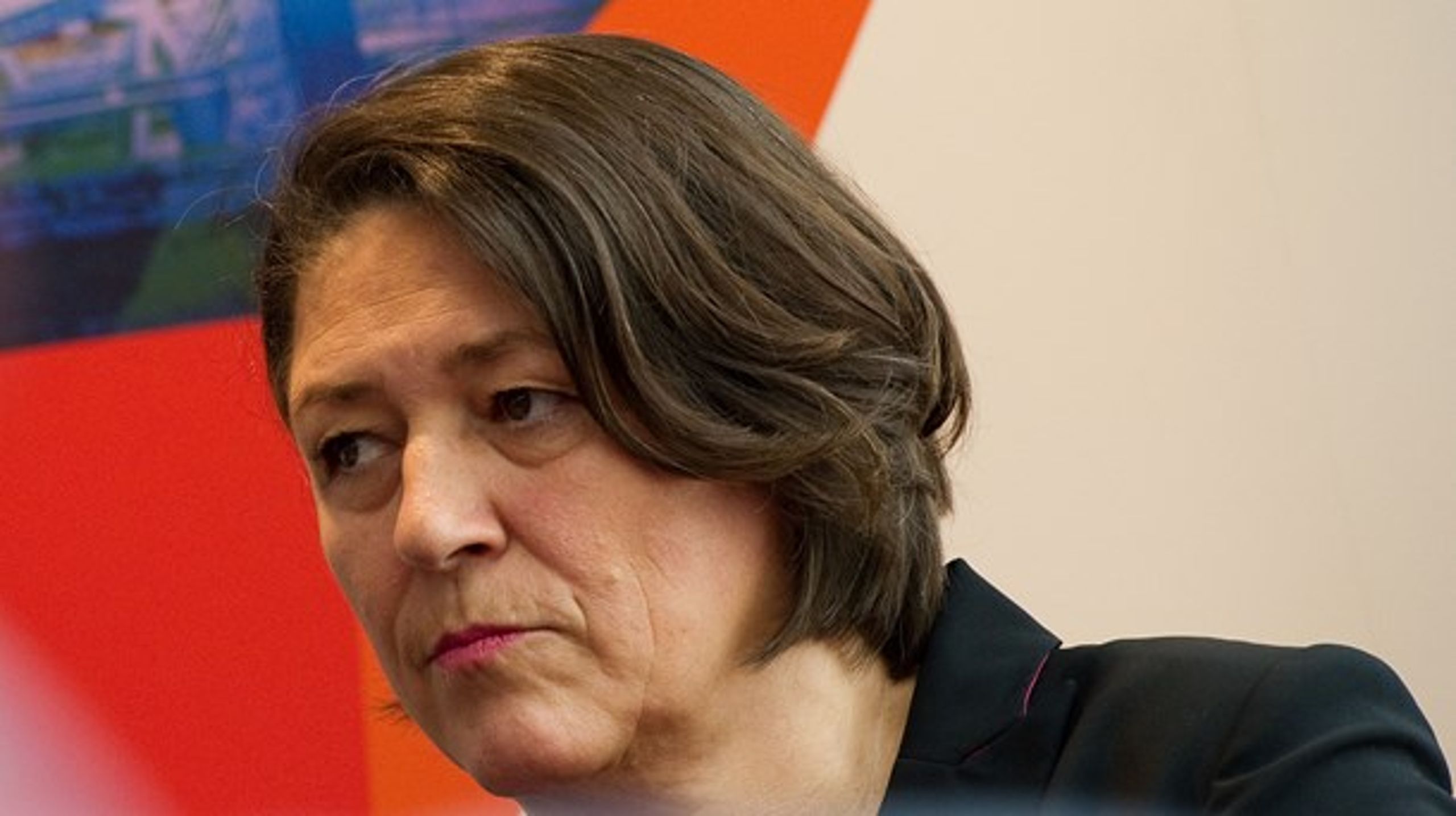 ”Der er mange komplekse og følsomme problemstillinger på spil," lyder transportkommissær Violeta Bulc's svar på kritikken af, at EU-Kommissionen nøler med ny lovgivning til at bekæmpe social dumping.