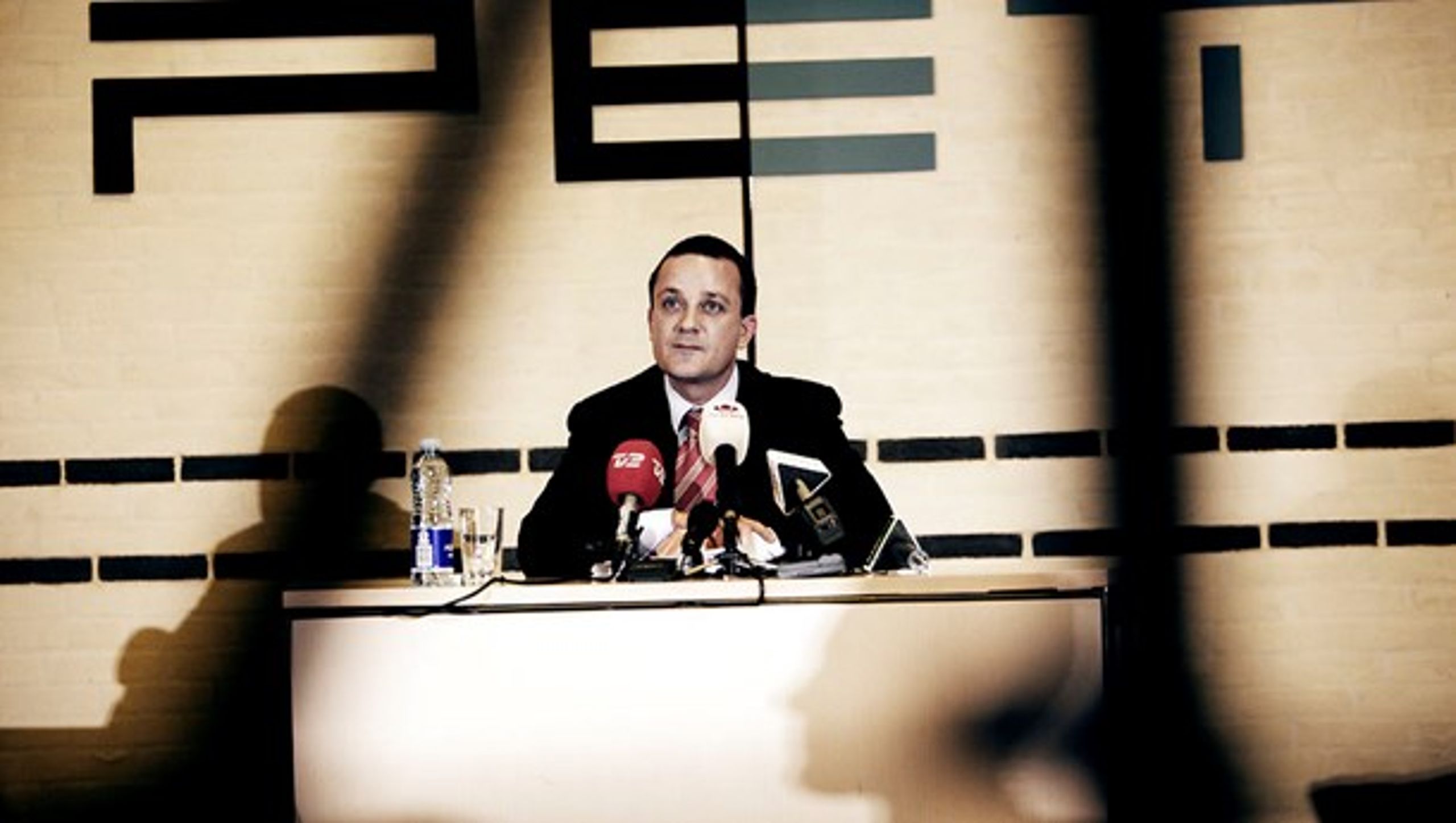 Tidligere PET-chef Jakob Scharf&nbsp;er nu blevet anmeldt af PET til politiet.